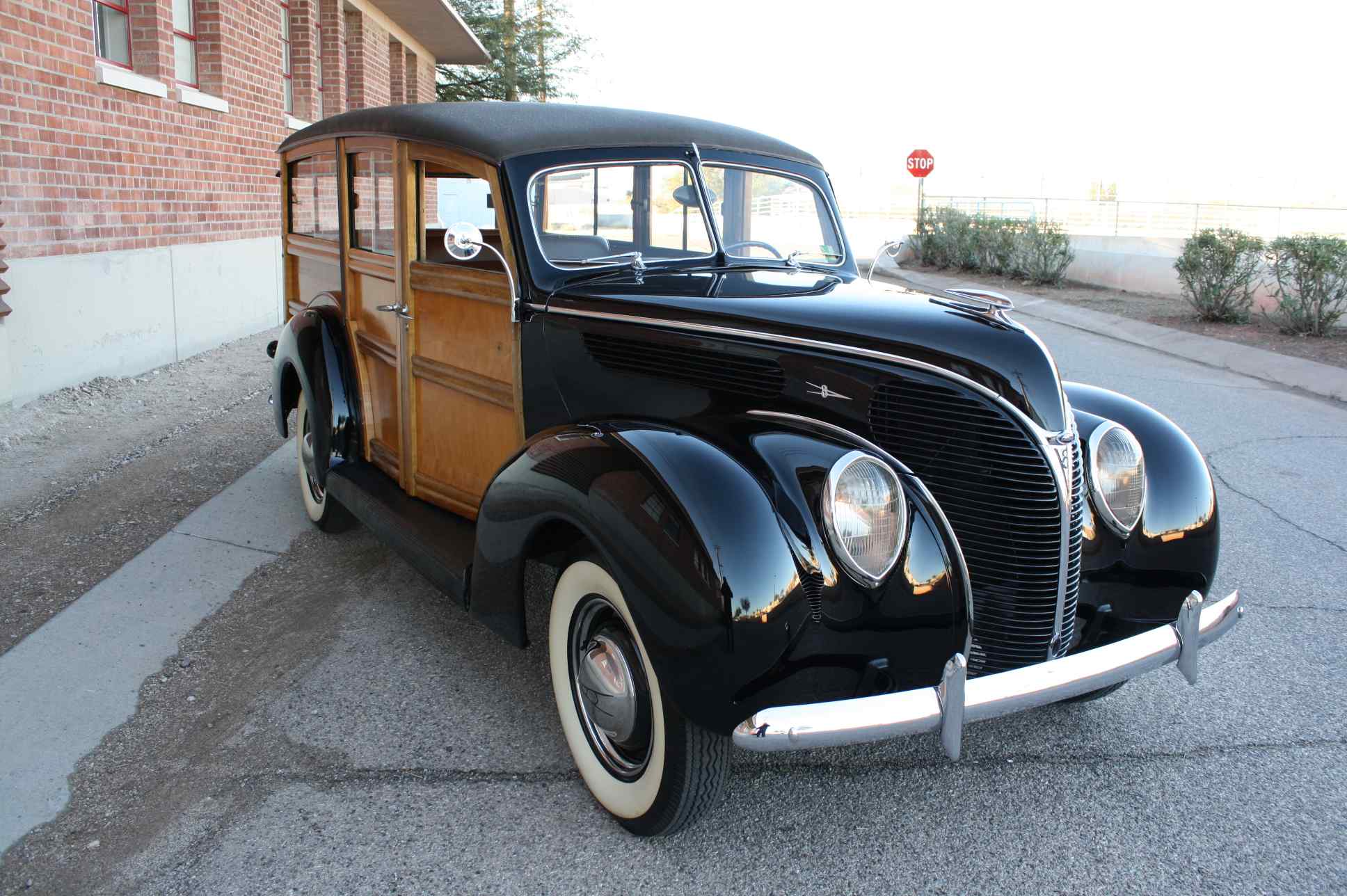 1938 Ford Woody Deluxe