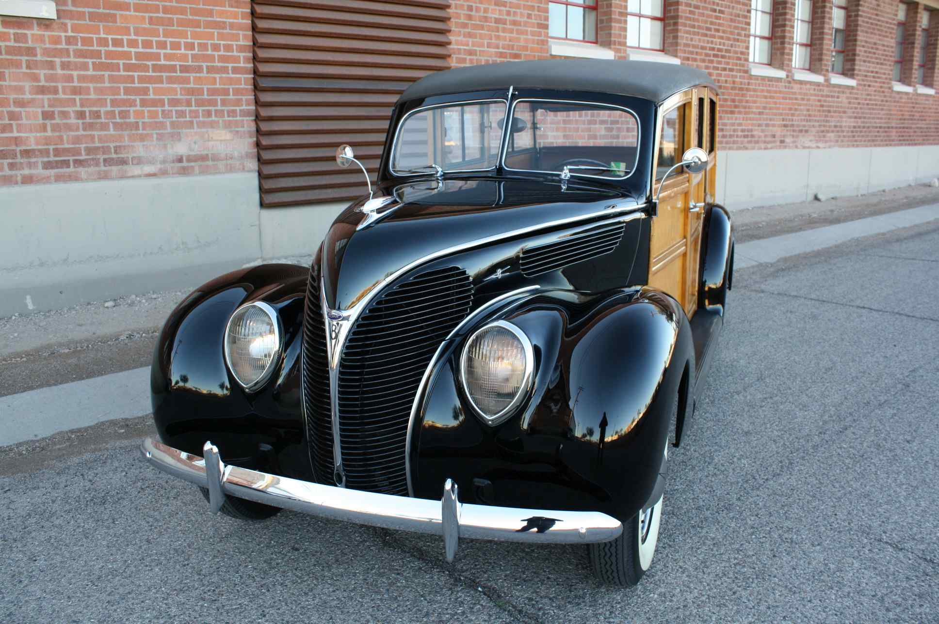 1938 Ford Woody Deluxe