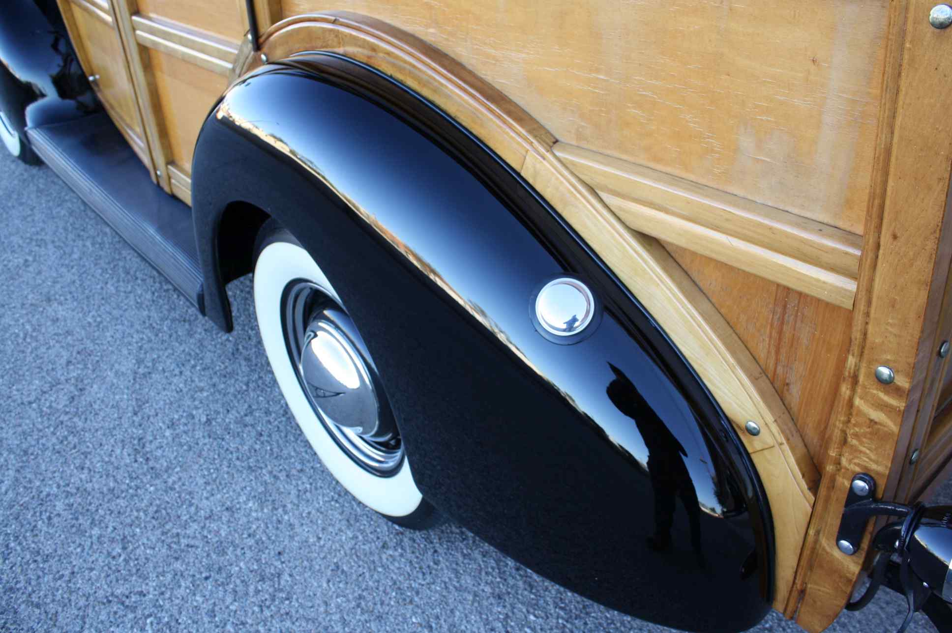 1938 Ford Woody Deluxe