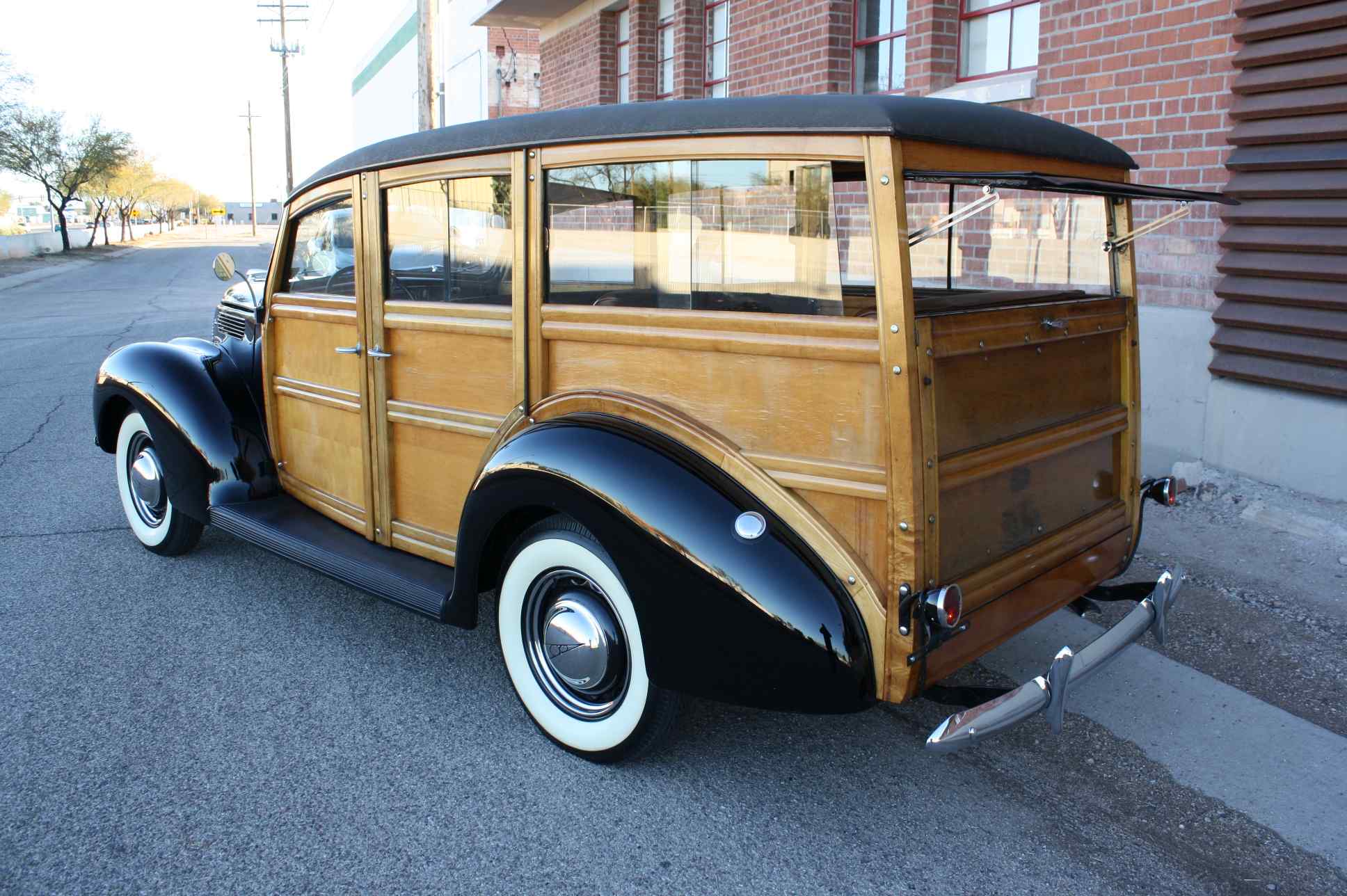 1938 Ford Woody Deluxe