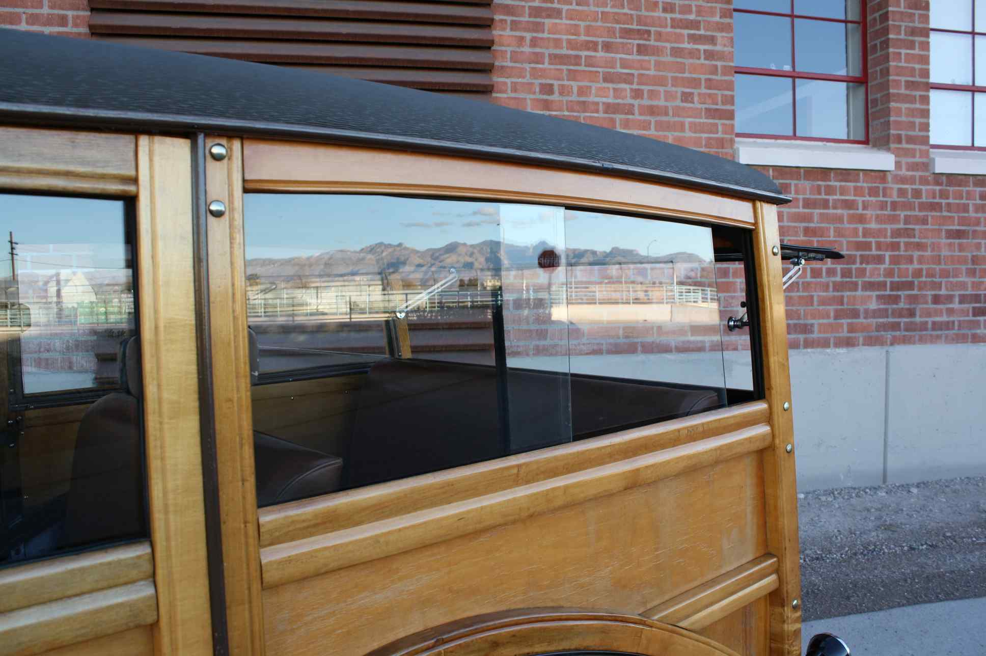 1938 Ford Woody Deluxe
