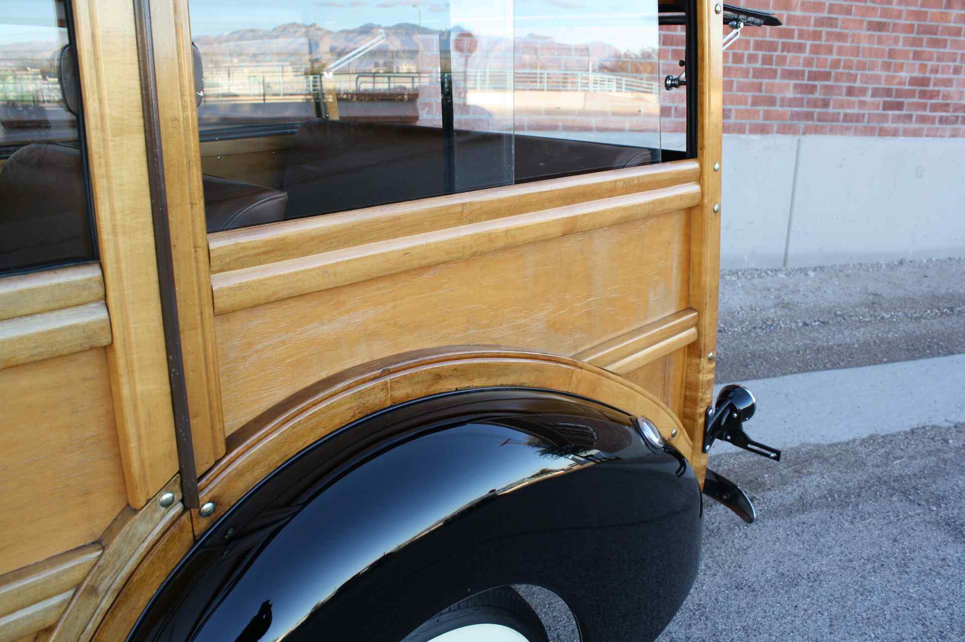 1938 Ford Woody Deluxe