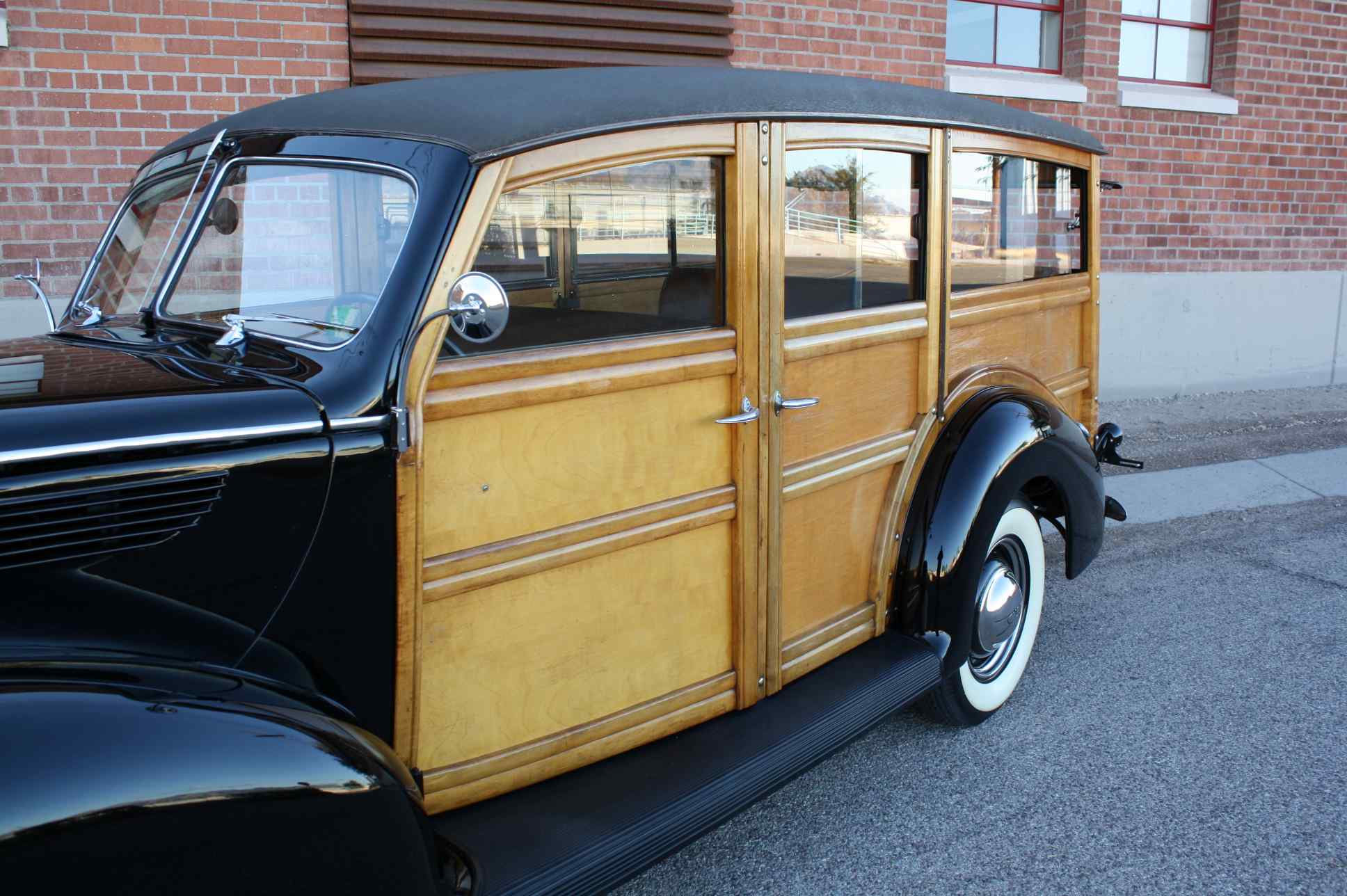 1938 Ford Woody Deluxe