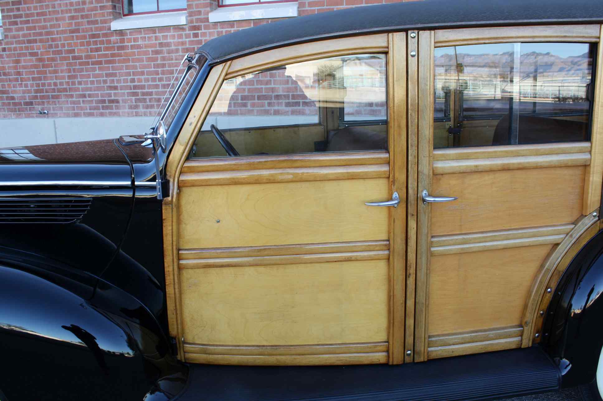 1938 Ford Woody Deluxe