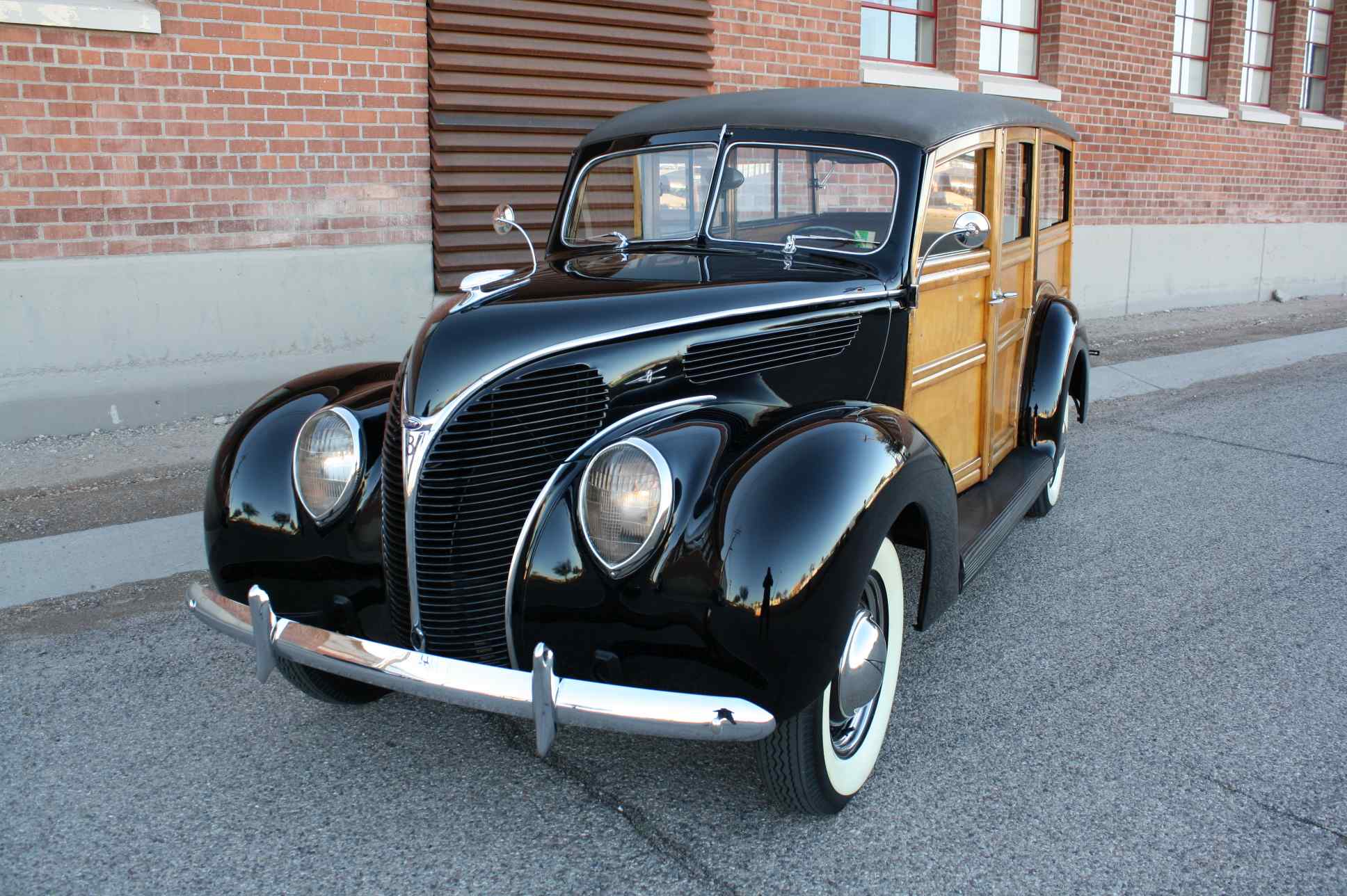 1938 Ford Woody Deluxe