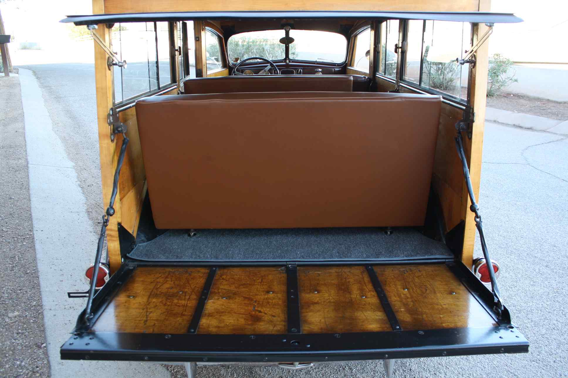 1938 Ford Woody Deluxe