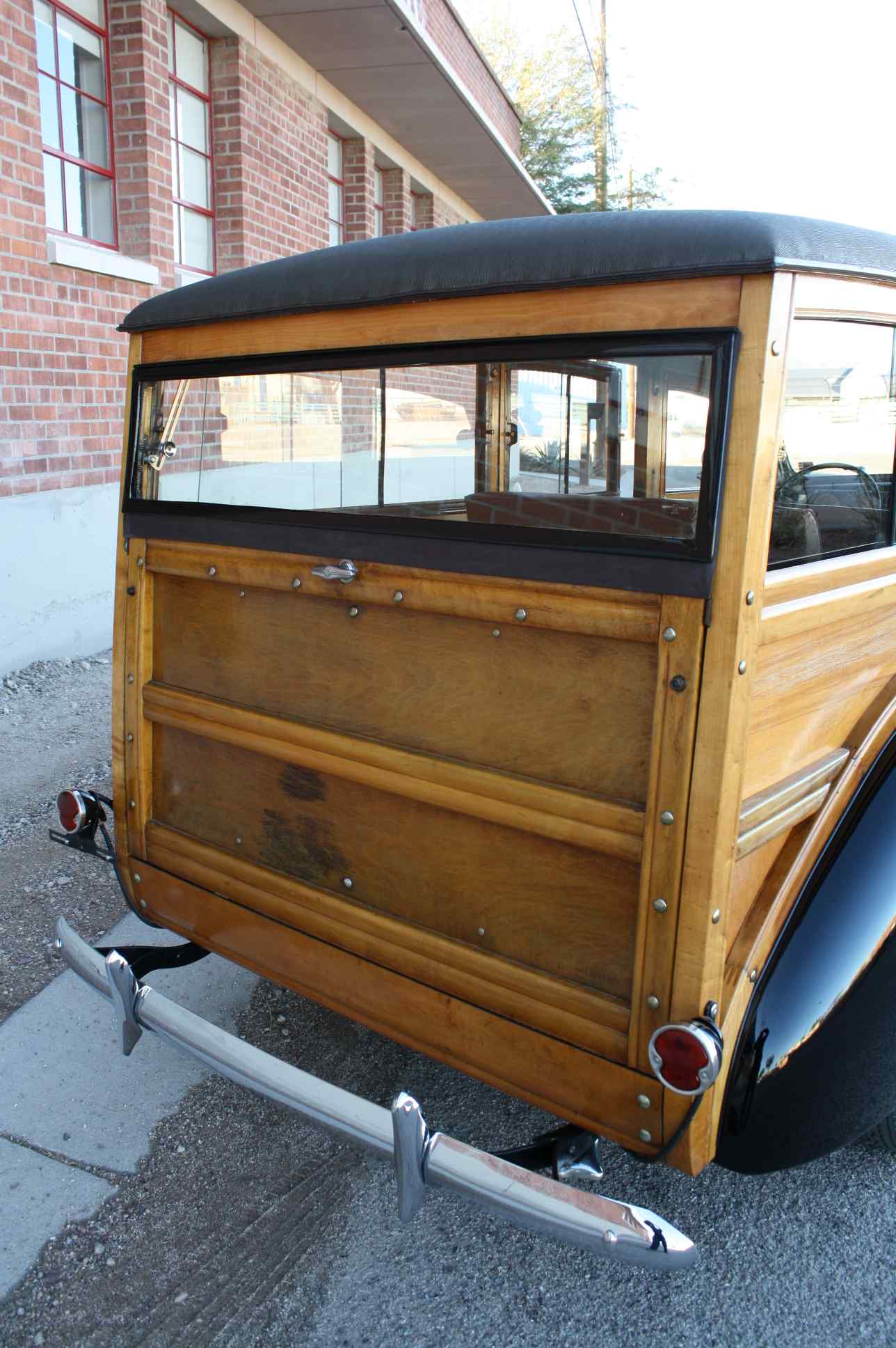 1938 Ford Woody Deluxe