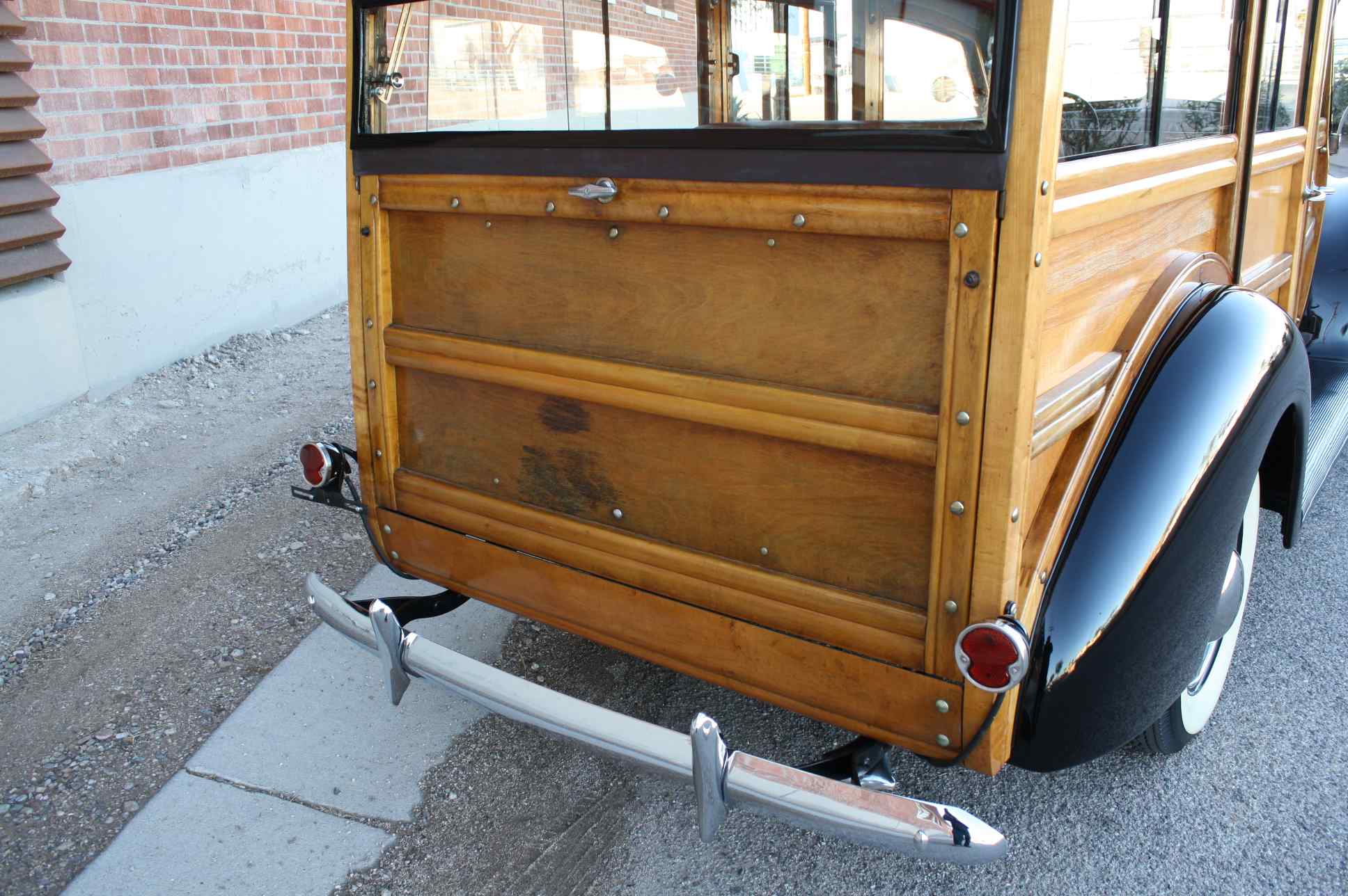 1938 Ford Woody Deluxe
