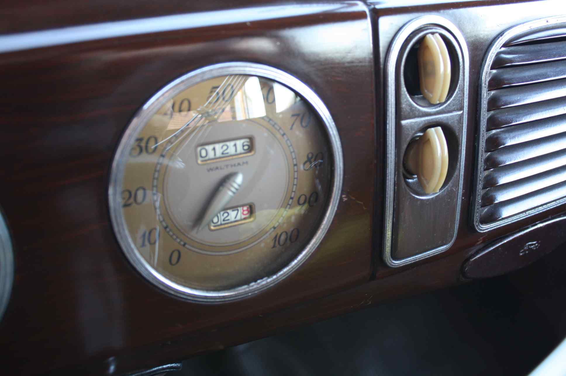 1938 Ford Woody Deluxe