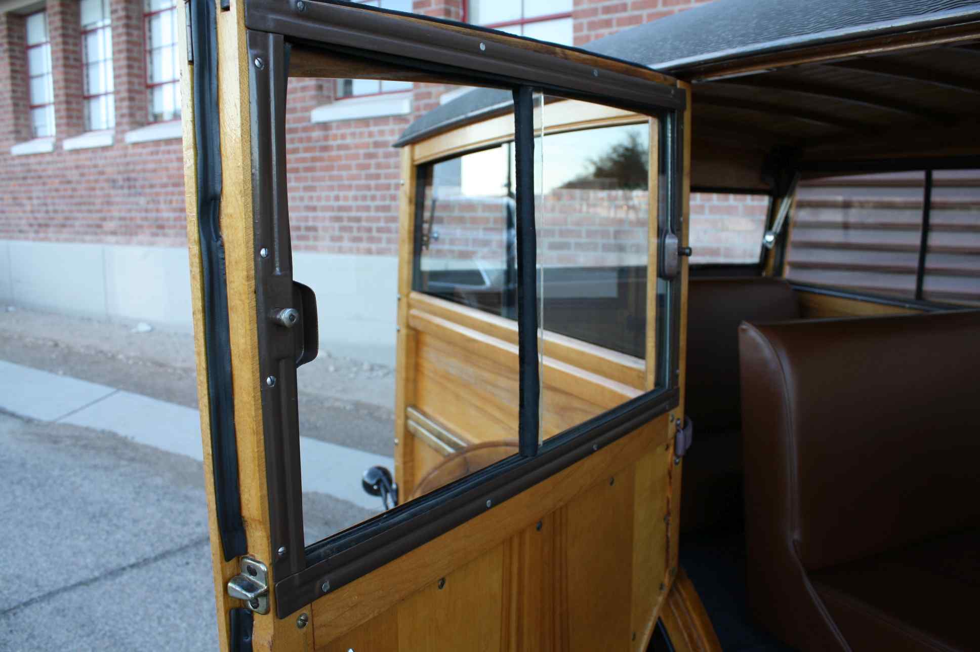 1938 Ford Woody Deluxe