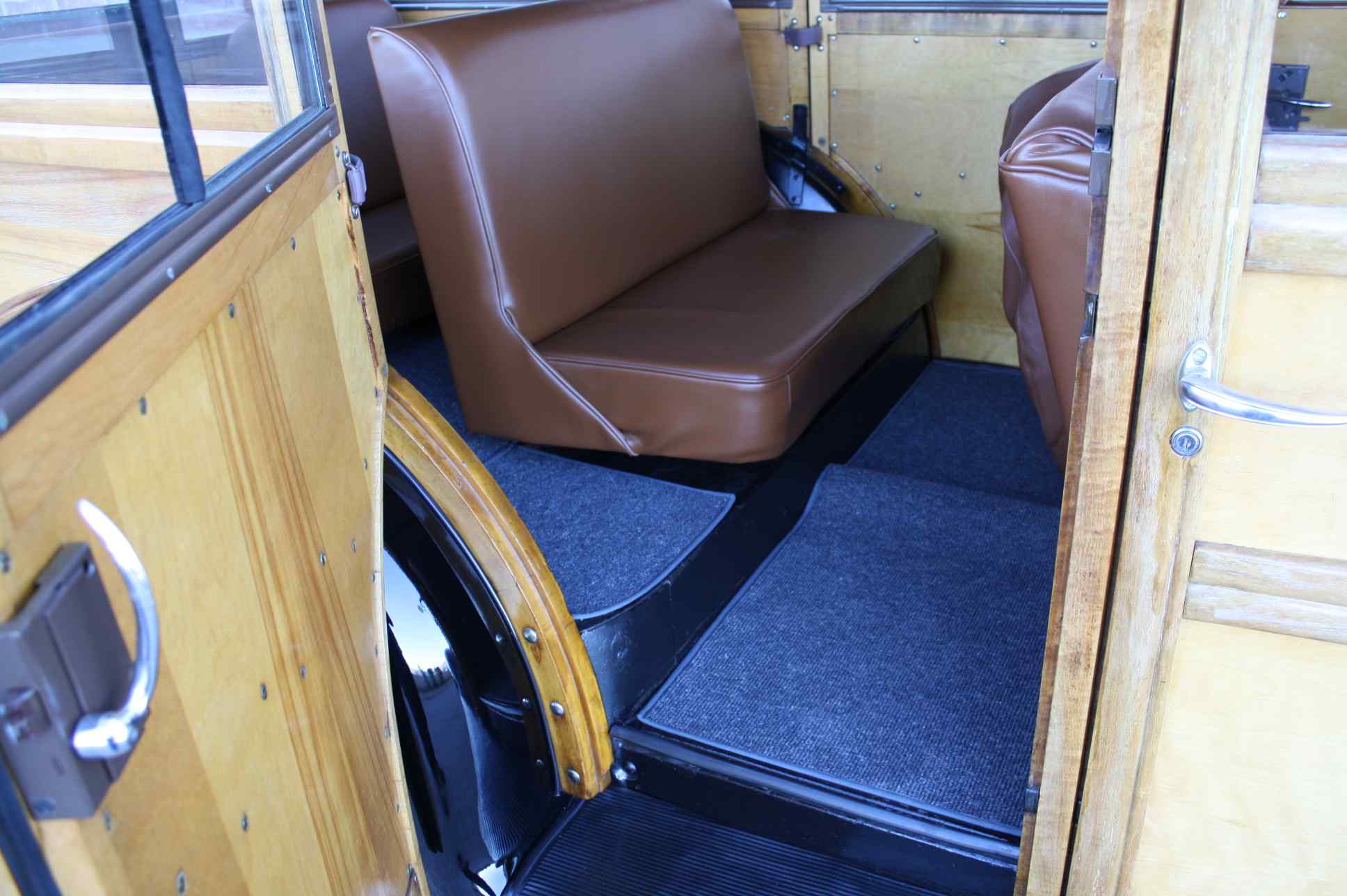 1938 Ford Woody Deluxe