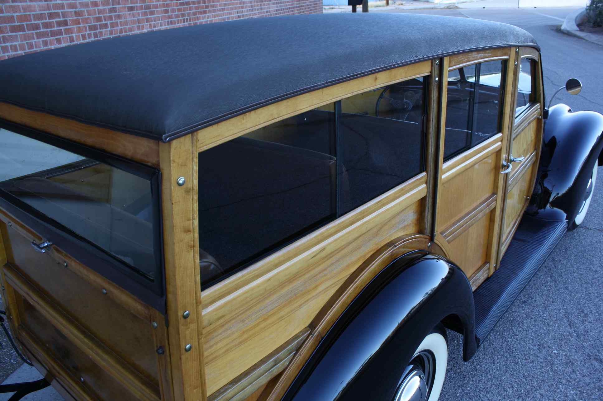 1938 Ford Woody Deluxe