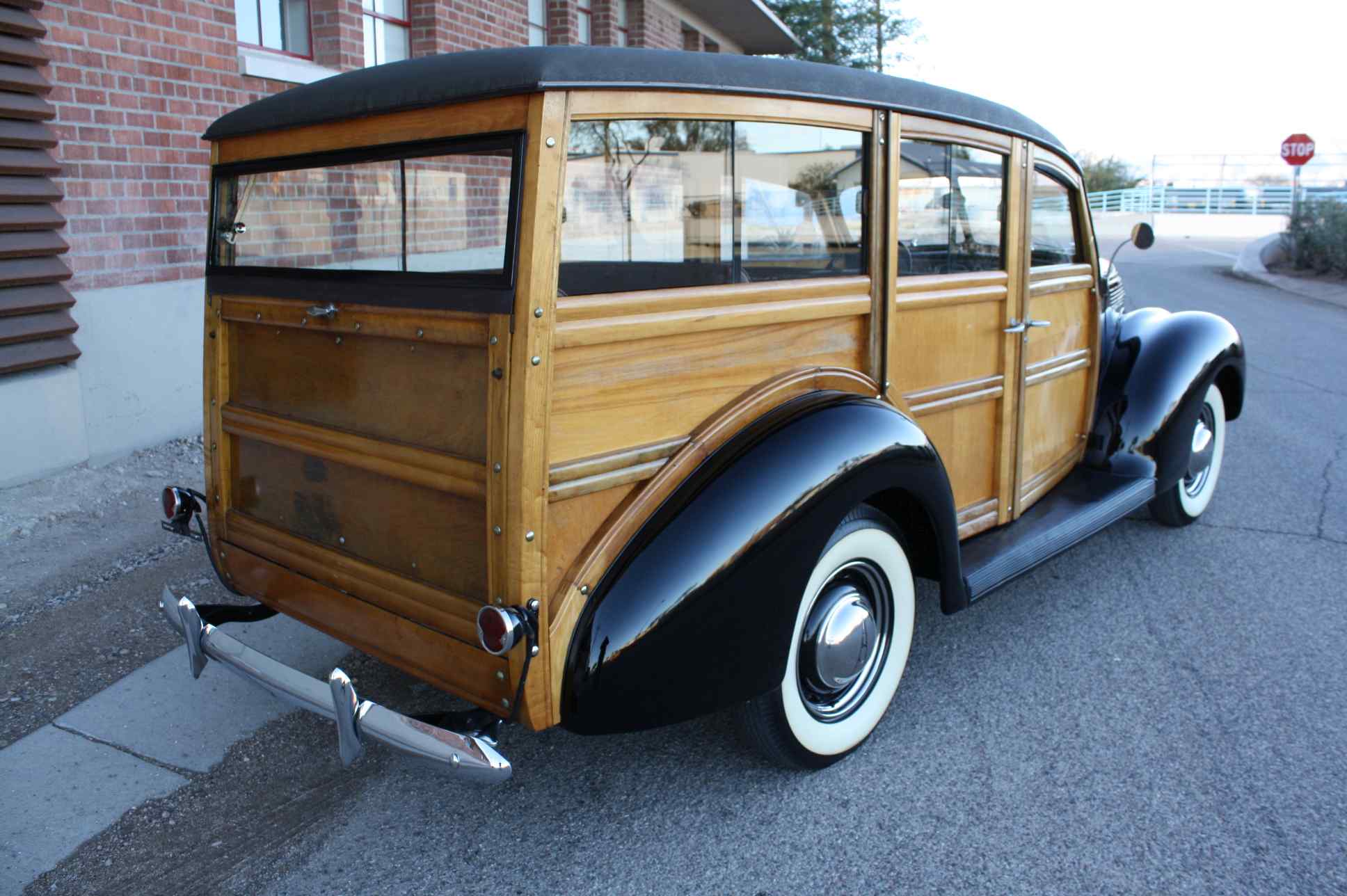 1938 Ford Woody Deluxe