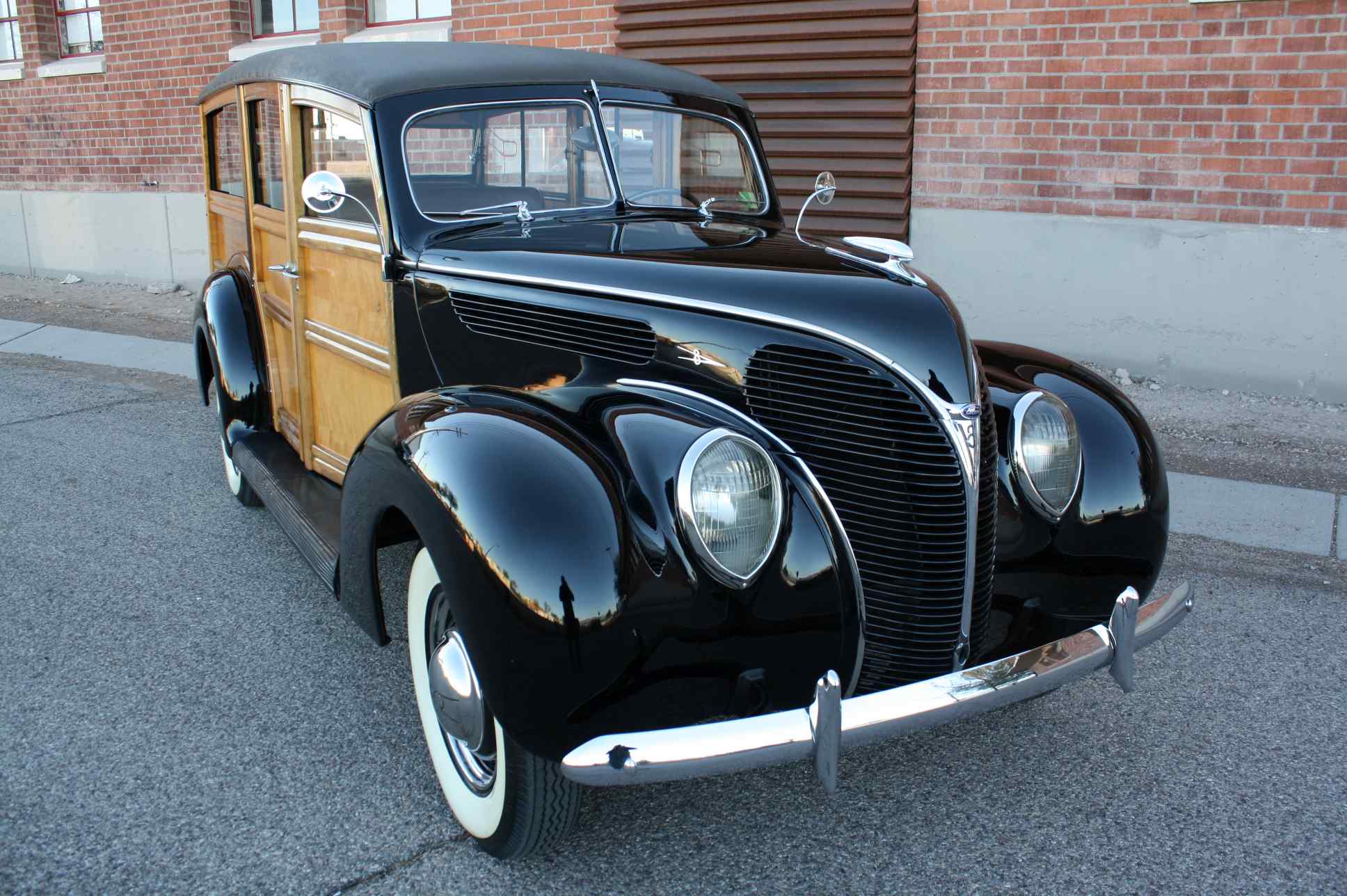 1938 Ford Woody Deluxe