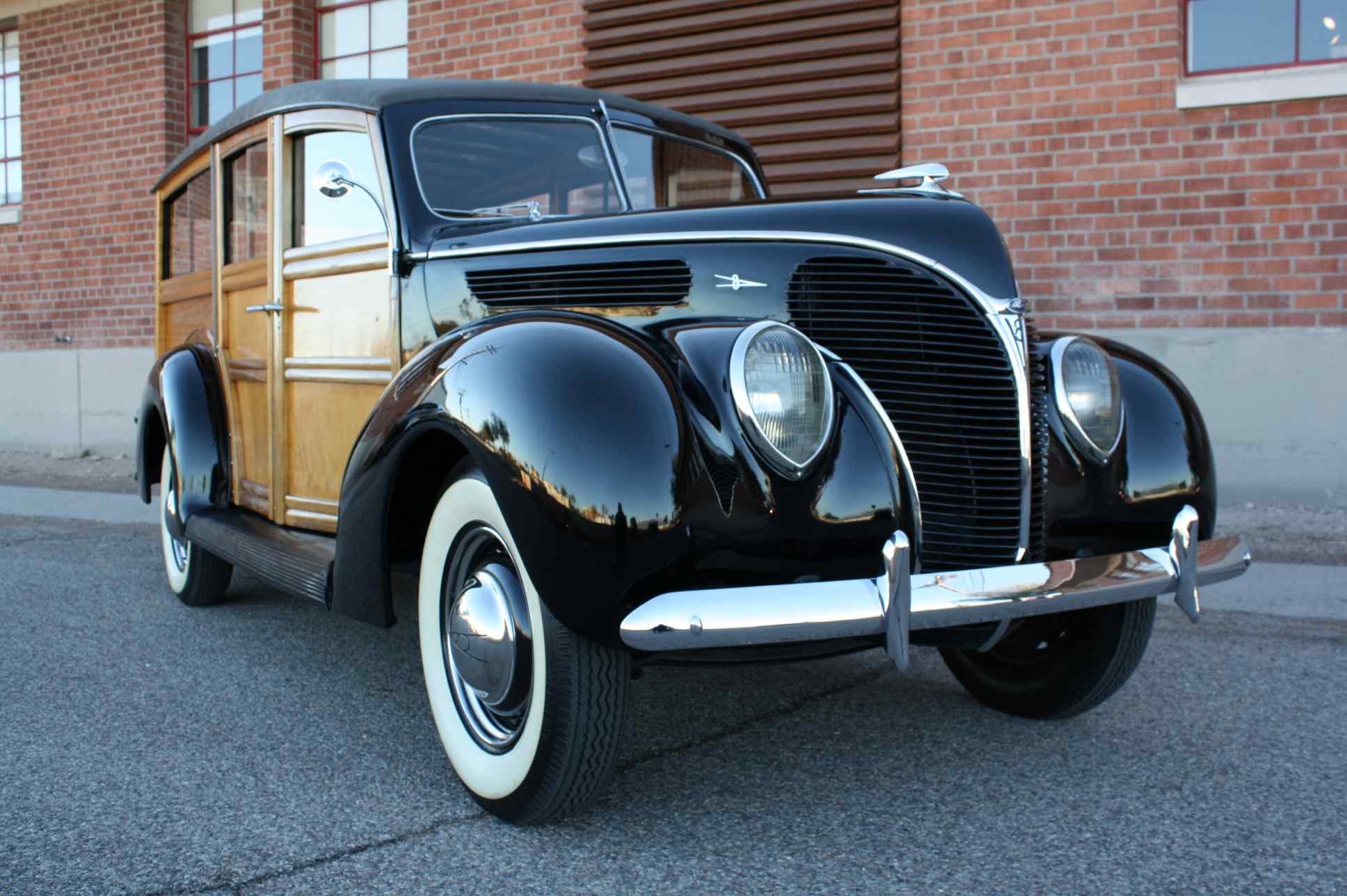 1938 Ford Woody Deluxe
