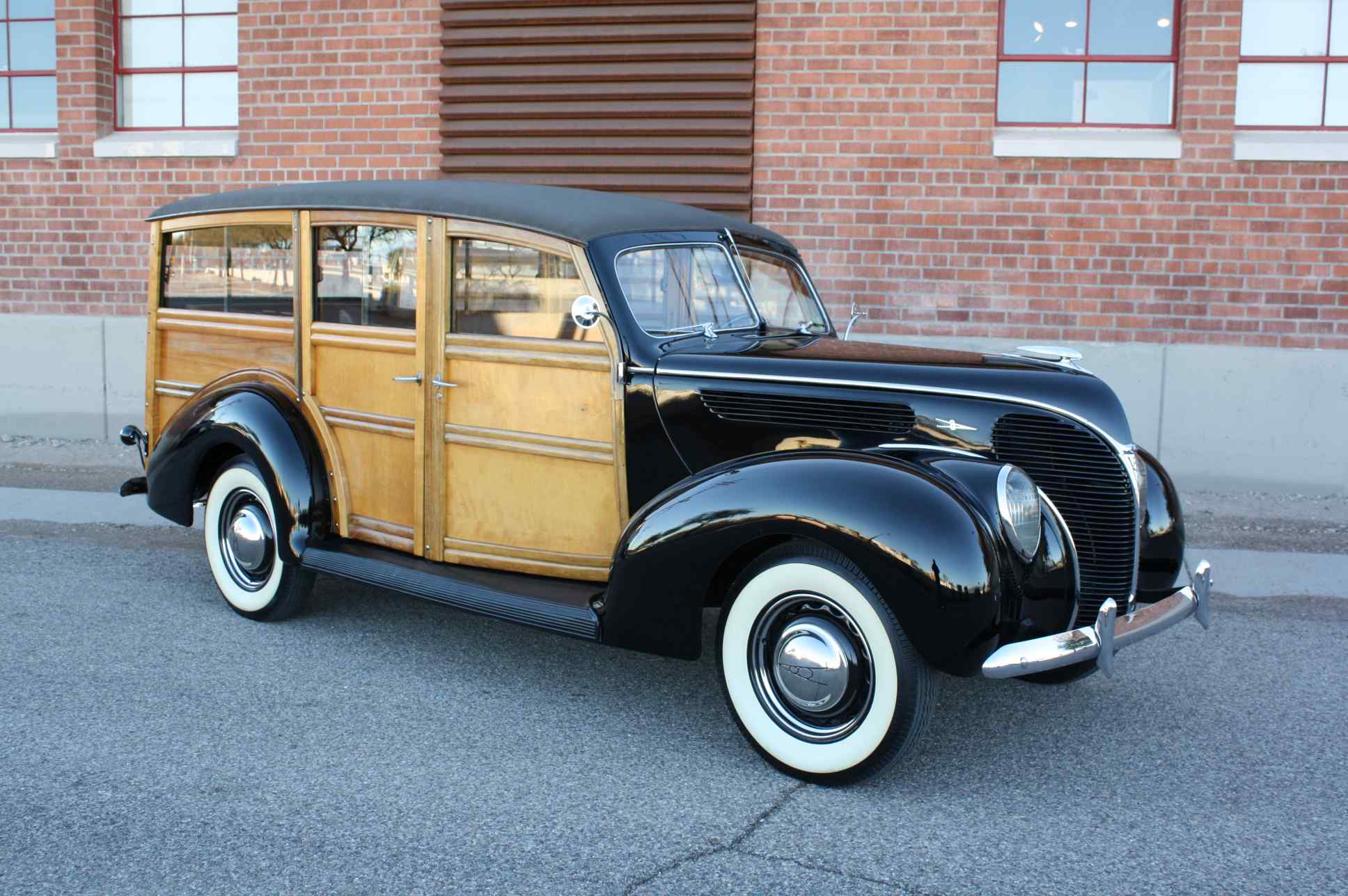 1938 Ford Woody Deluxe