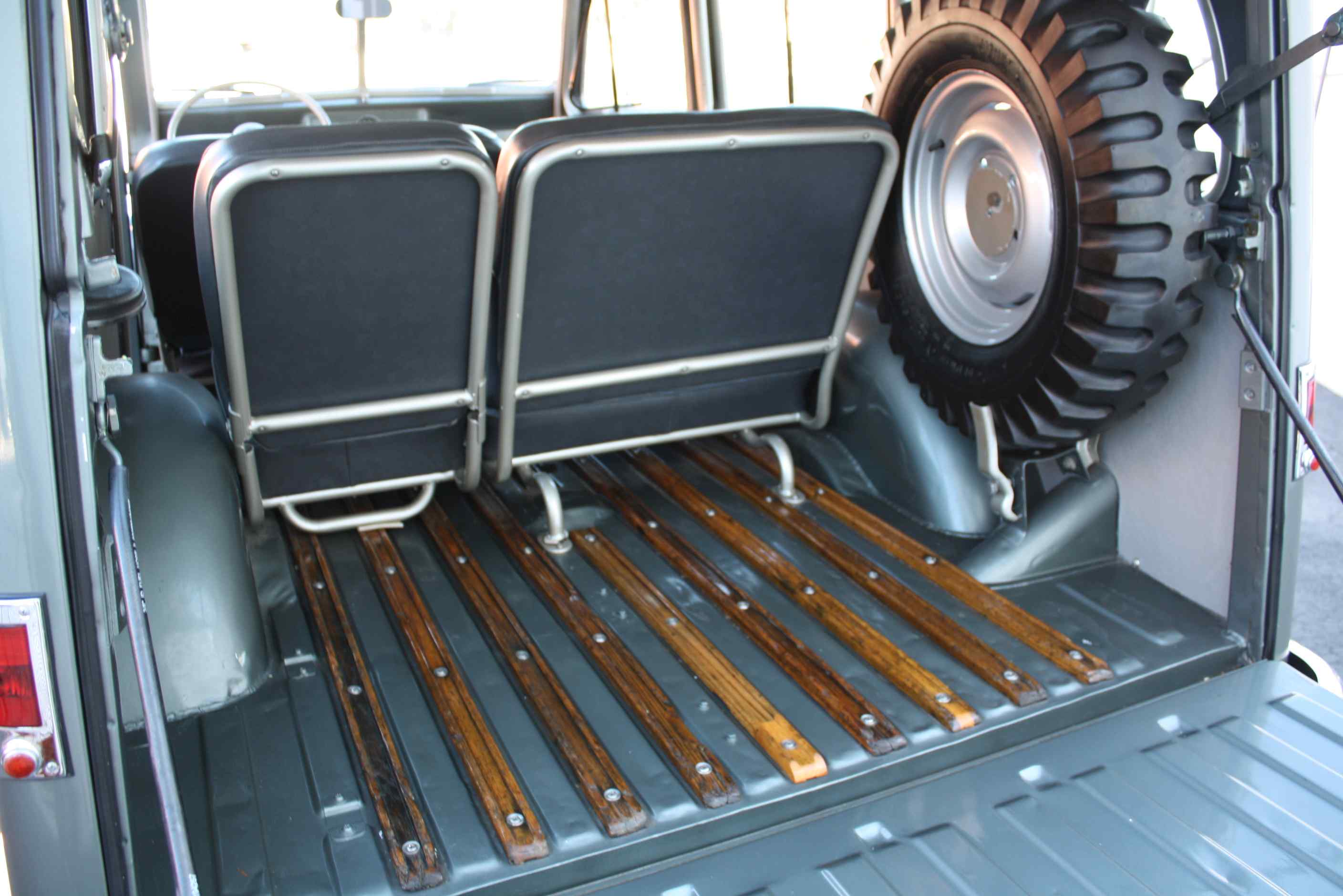 1953 Willys Wagon 4×4.
