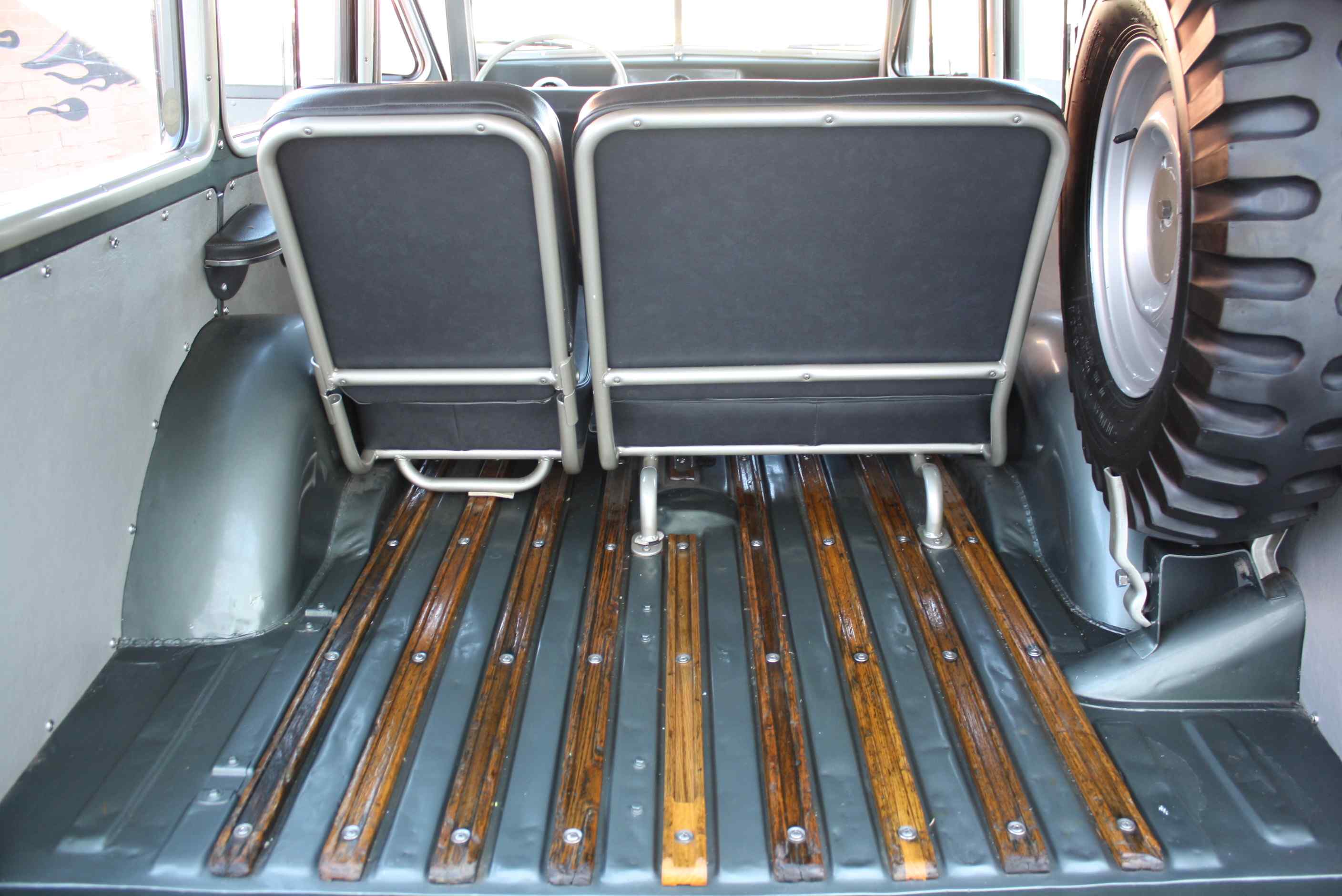 1953 Willys Wagon 4×4.