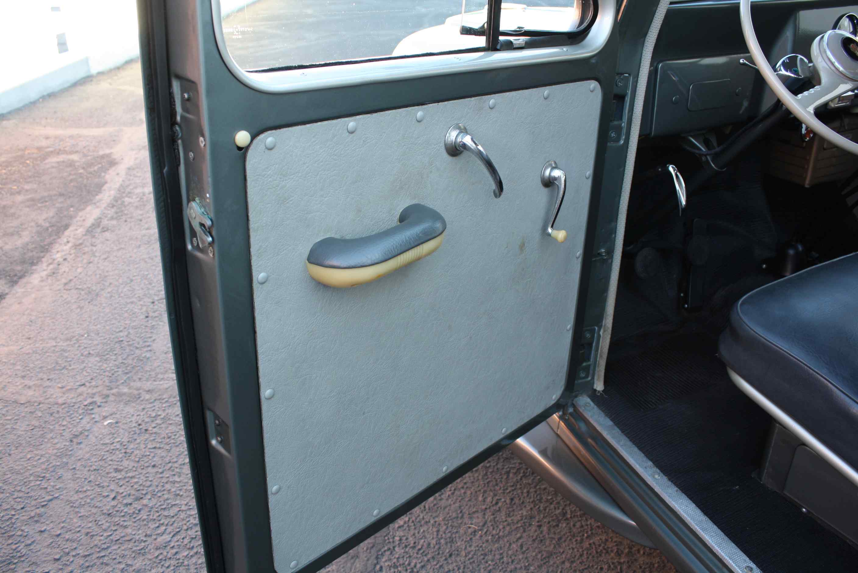 1953 Willys Wagon 4×4.