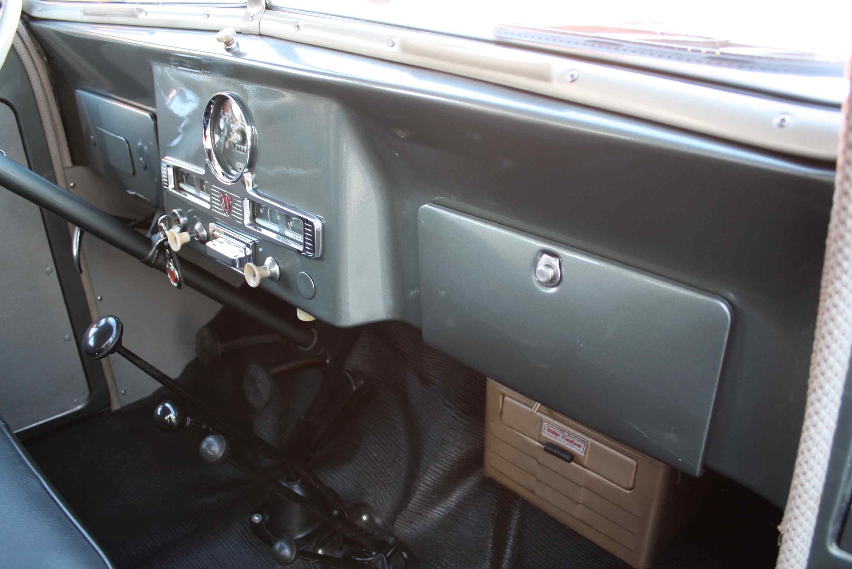 1953 Willys Wagon 4×4.