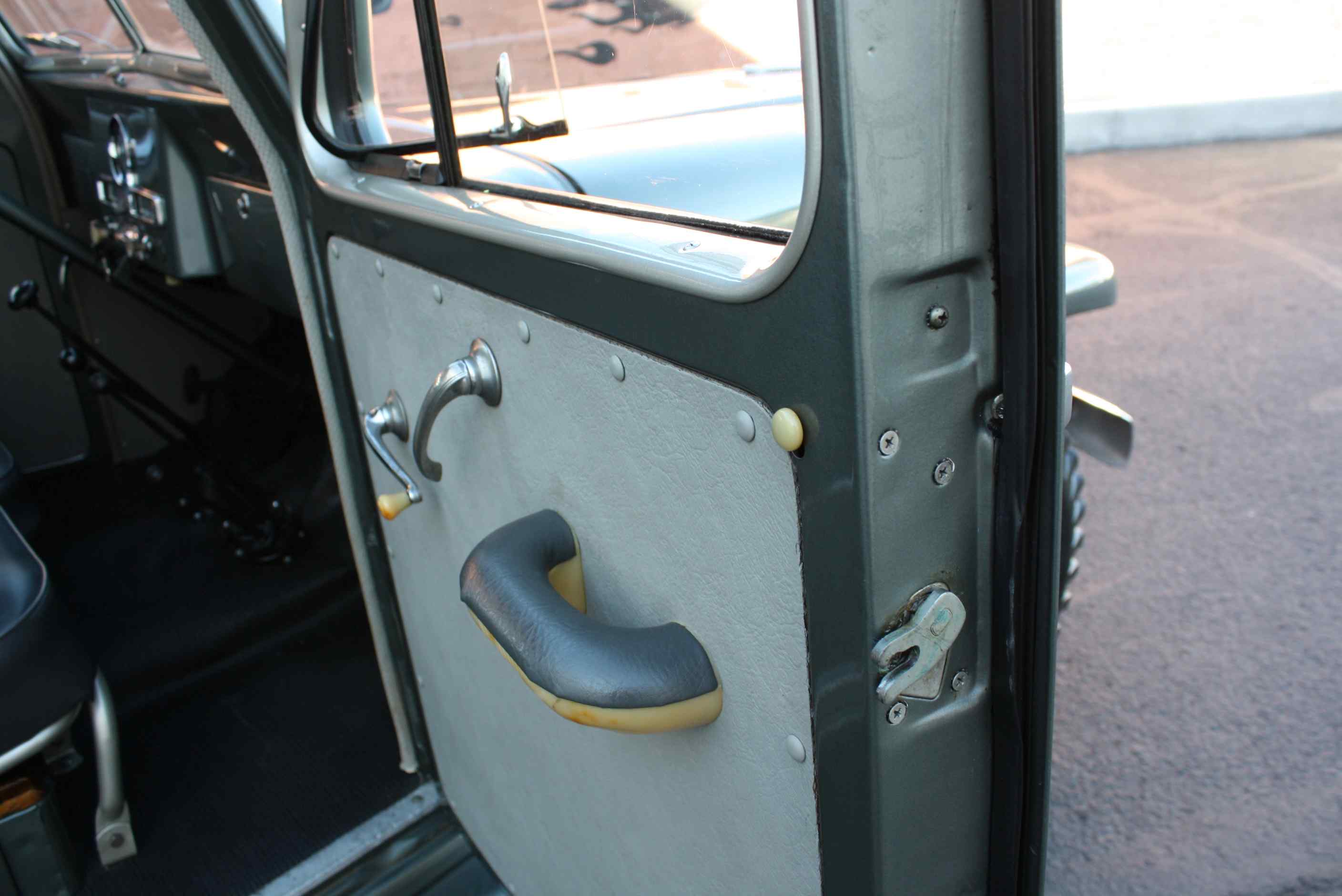 1953 Willys Wagon 4×4.