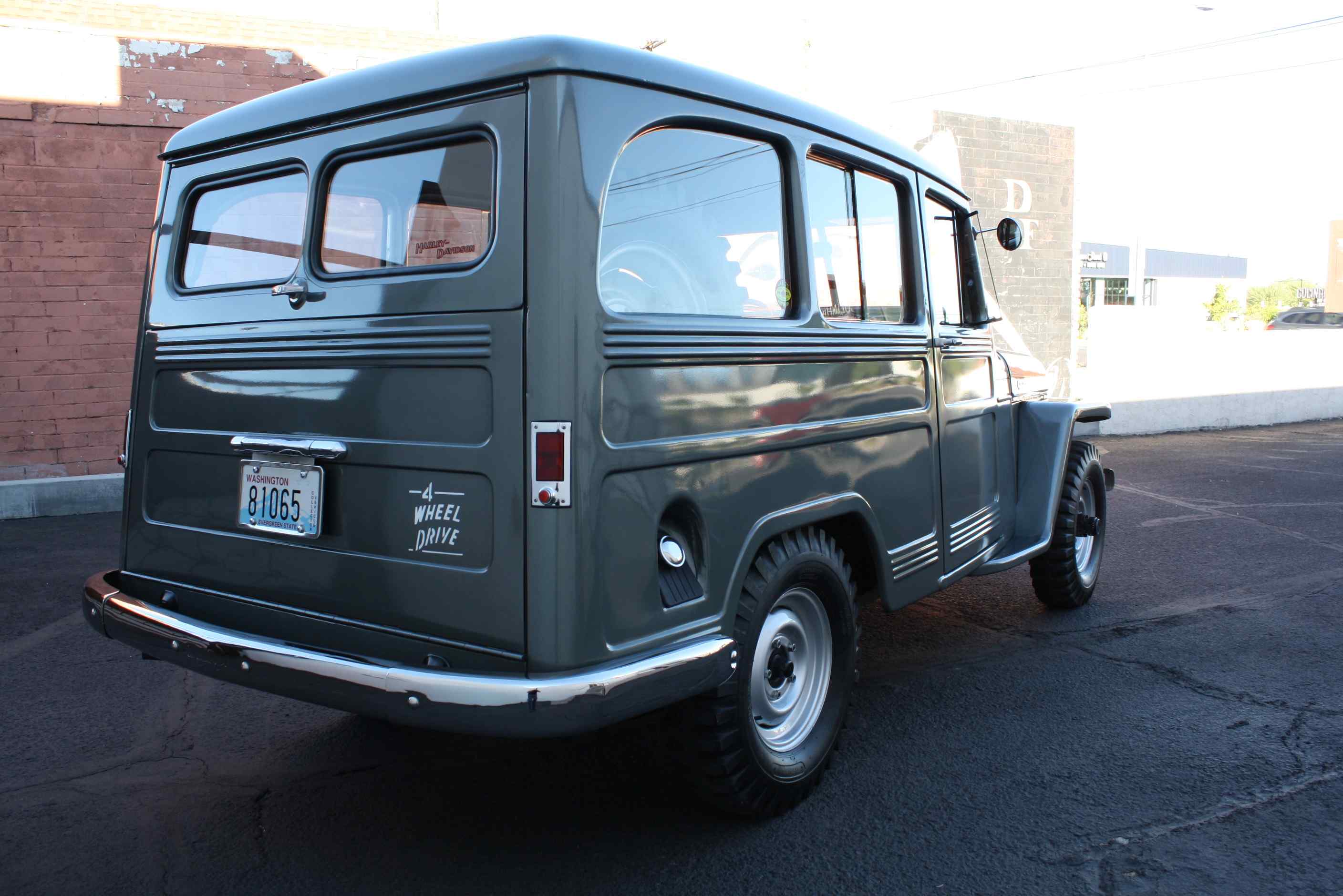 1953 Willys Wagon 4×4.