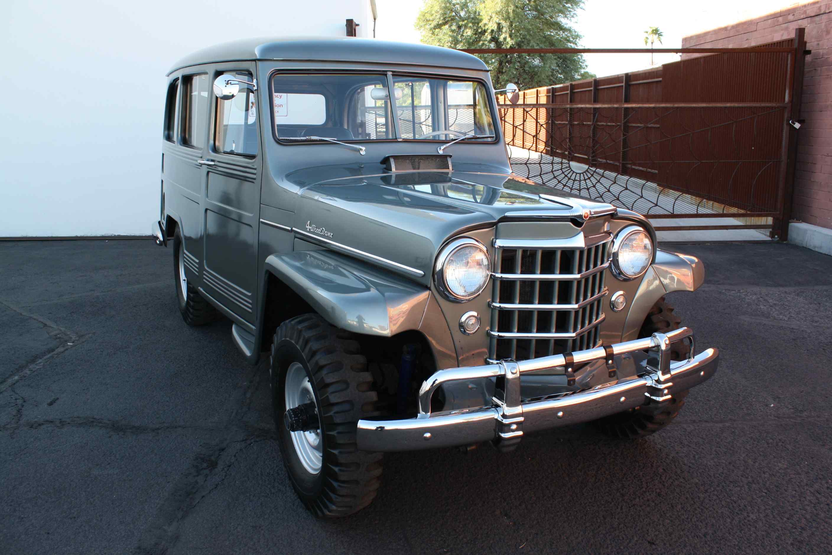 1953 Willys Wagon 4×4.