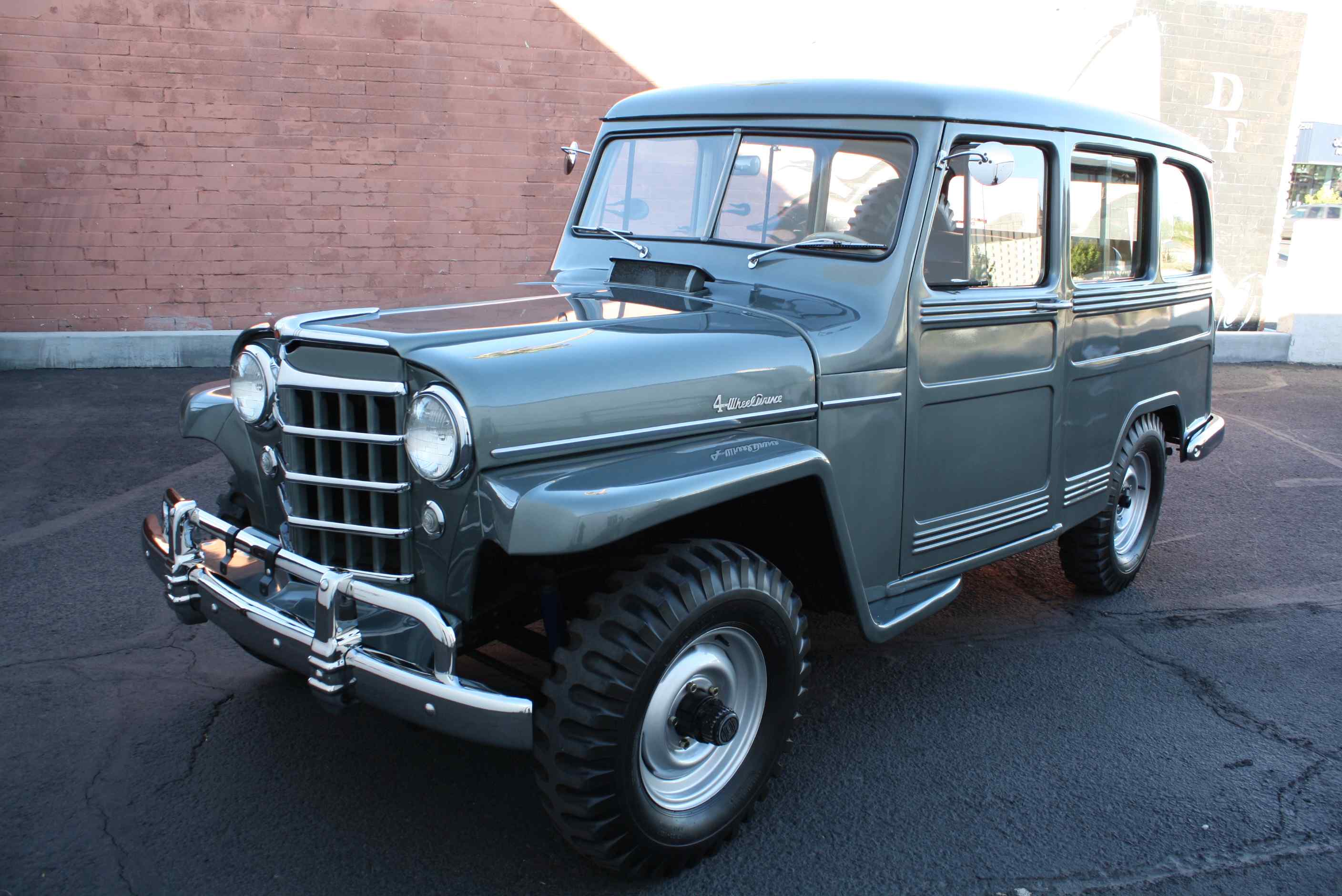 1953 Willys Wagon 4×4.