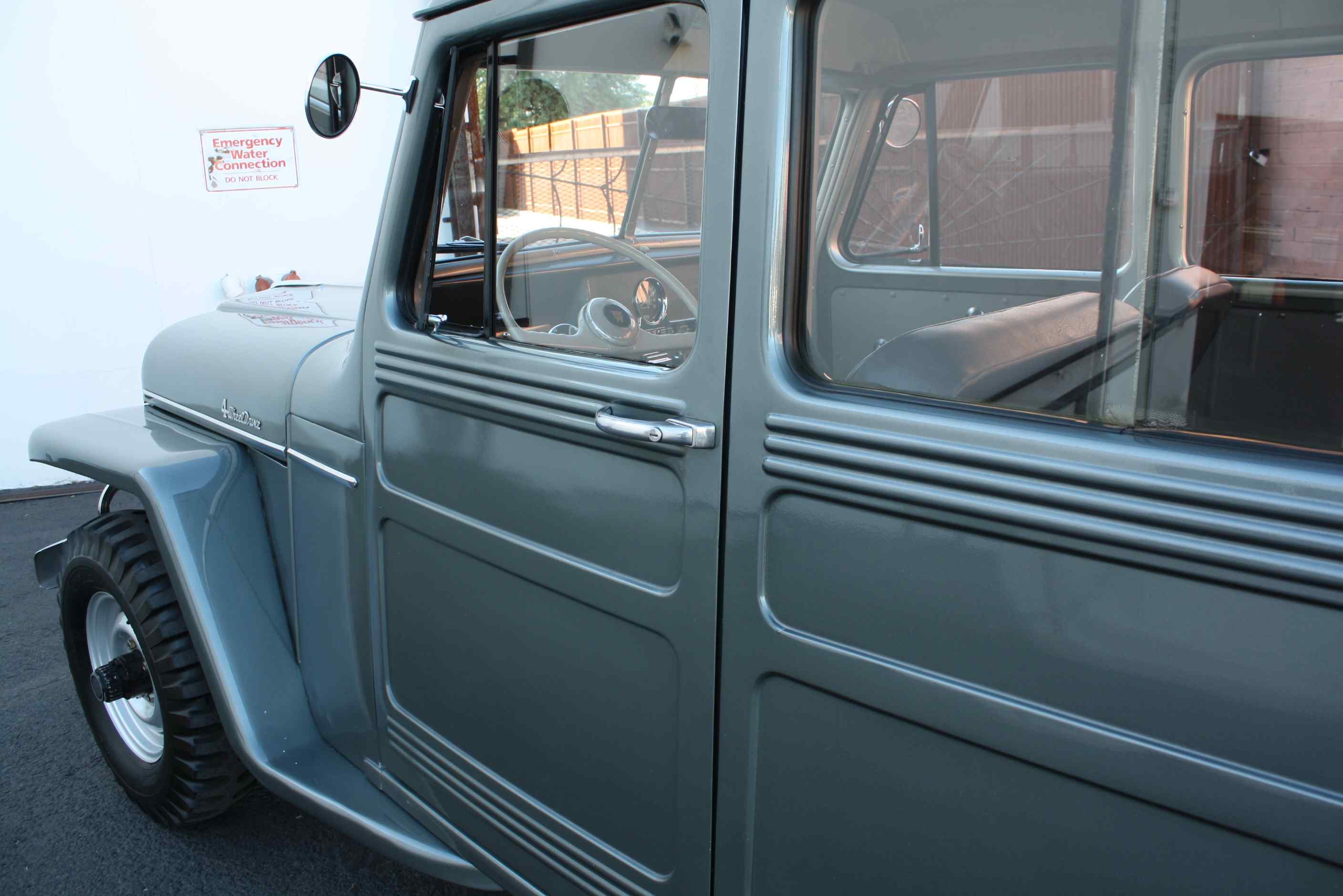 1953 Willys Wagon 4×4.