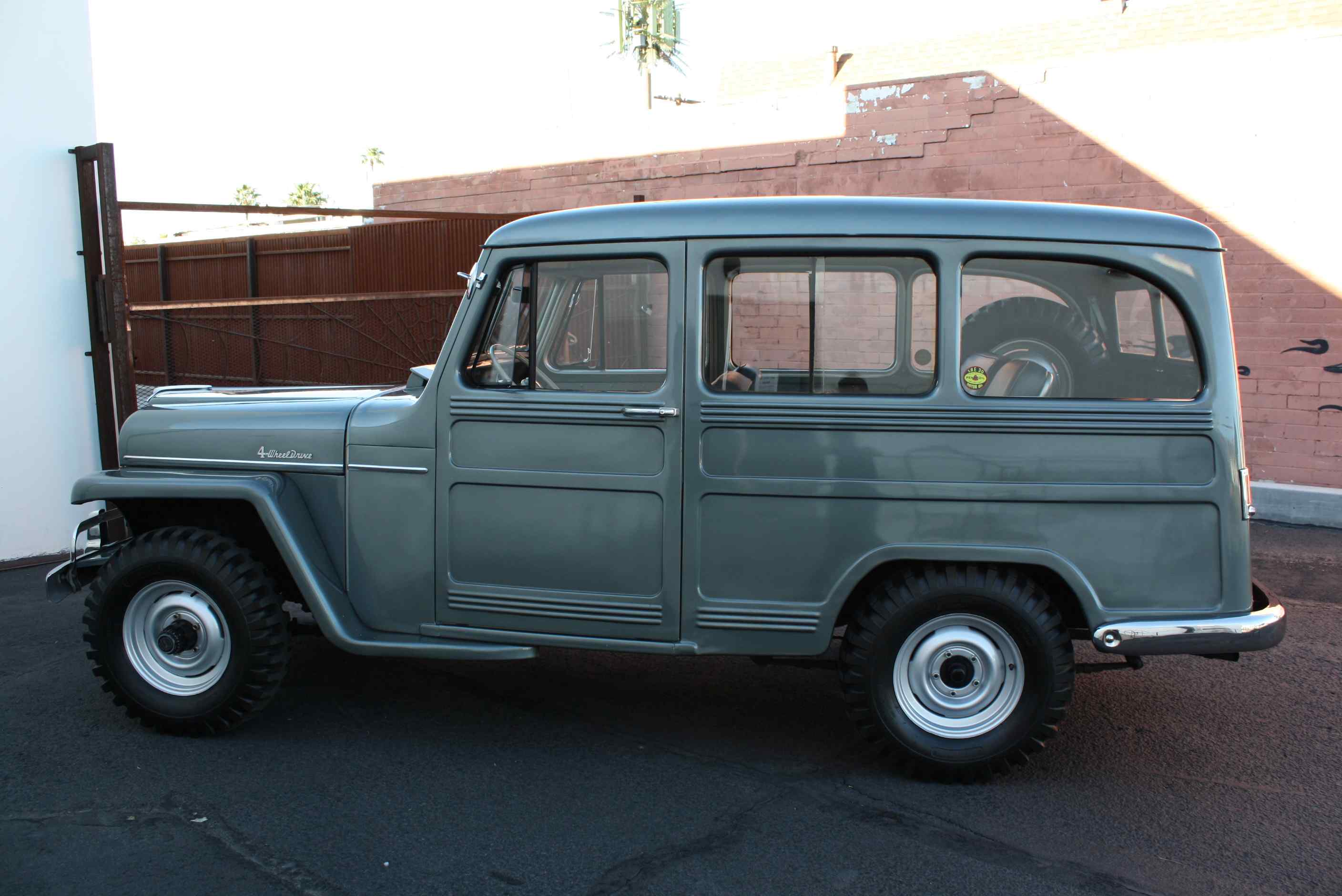 1953 Willys Wagon 4×4.
