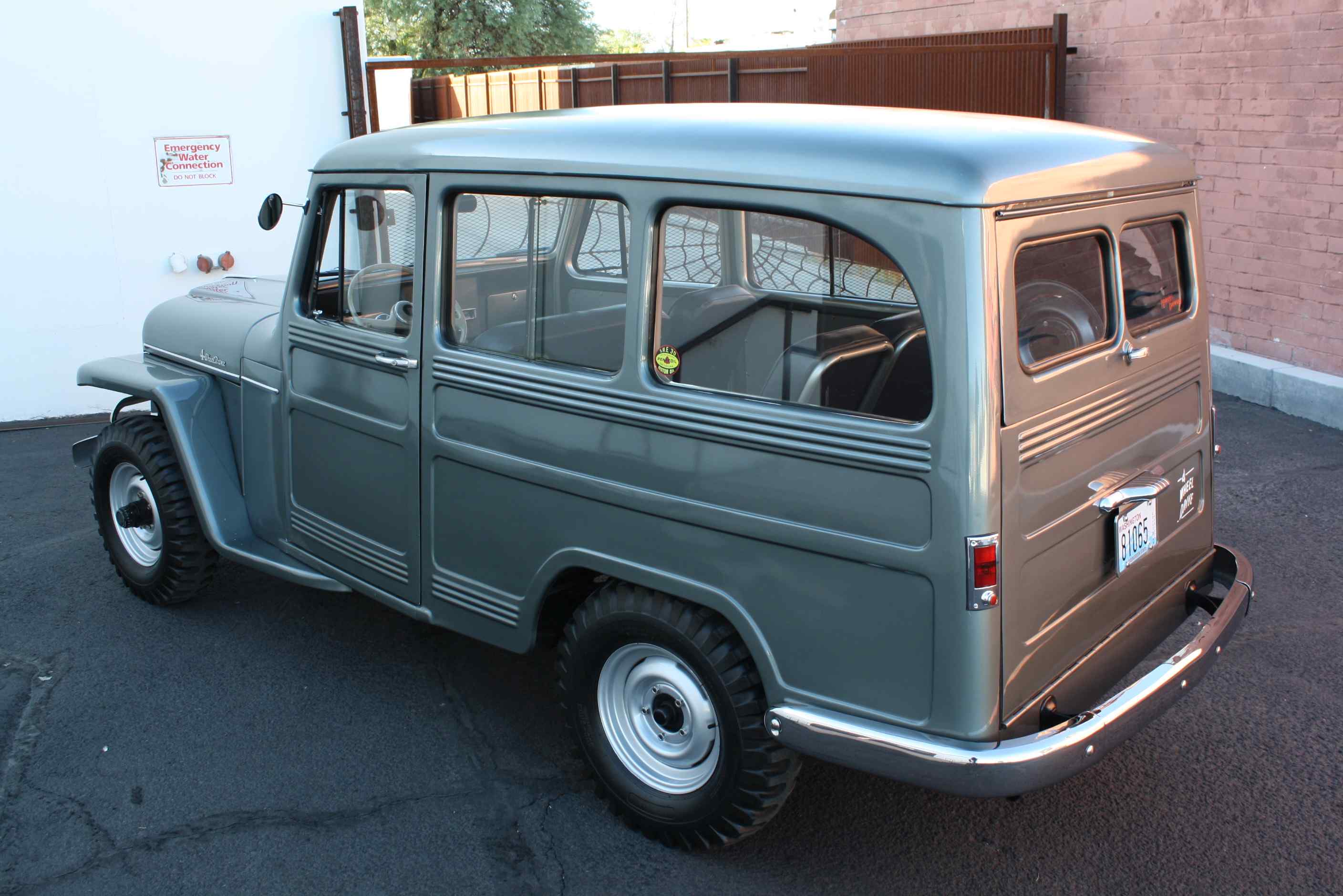 1953 Willys Wagon 4×4.