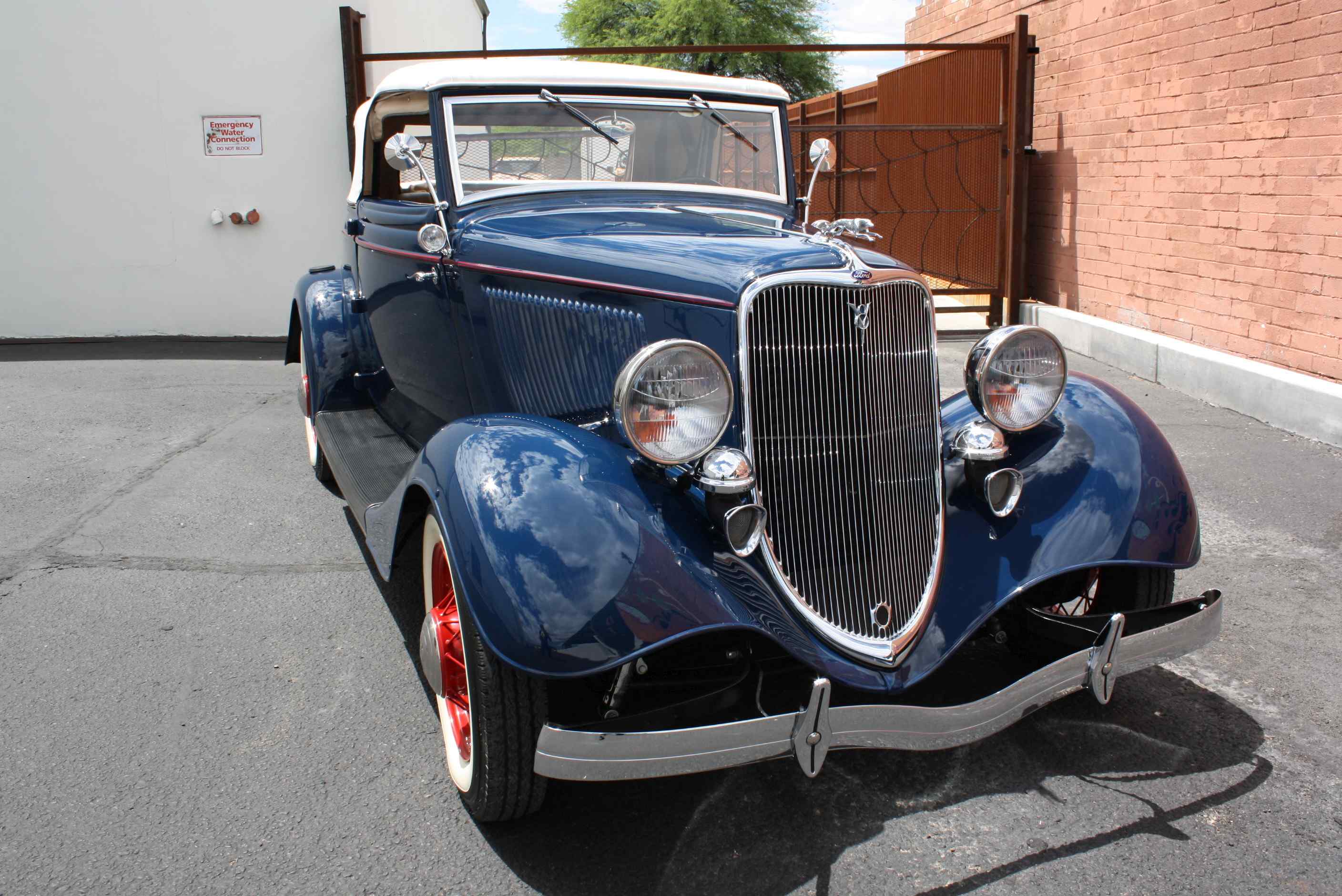 1933 Ford Cabriolet.