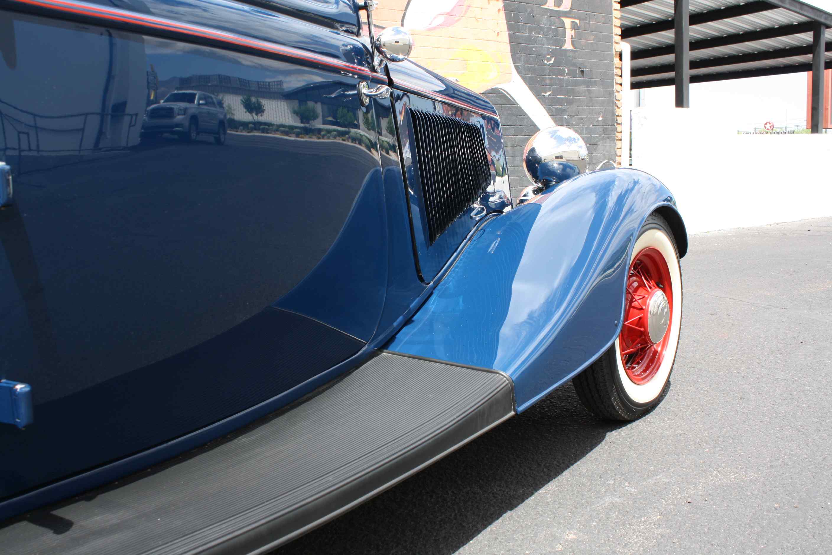 1933 Ford Cabriolet.