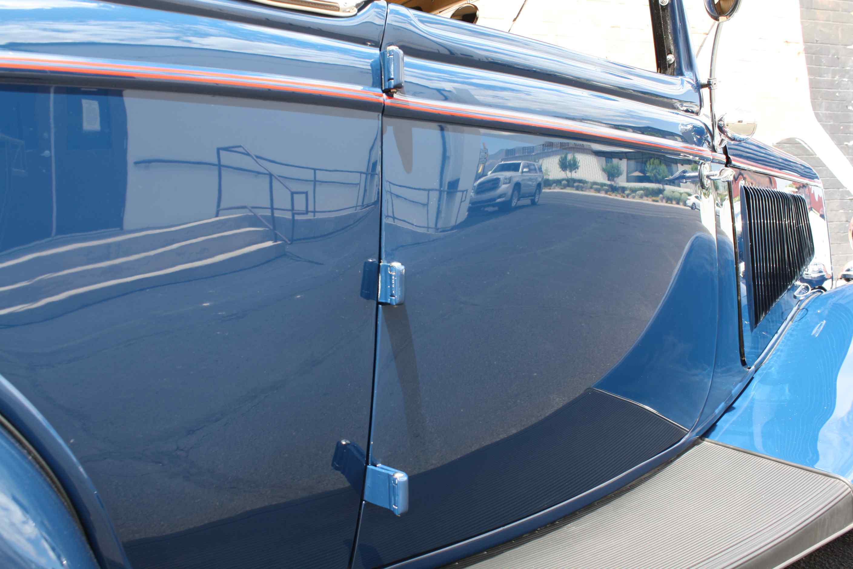 1933 Ford Cabriolet.