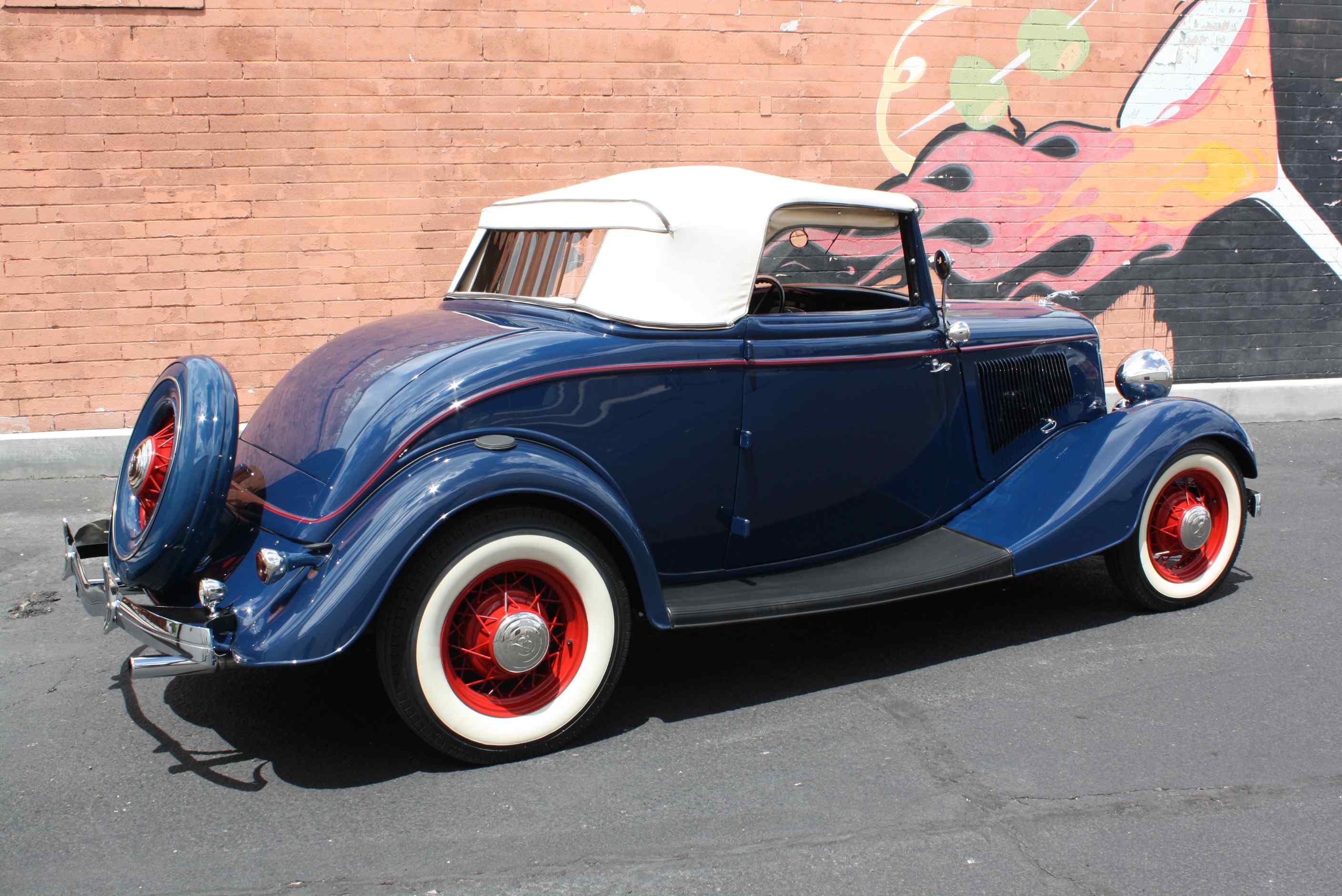1933 Ford Cabriolet.