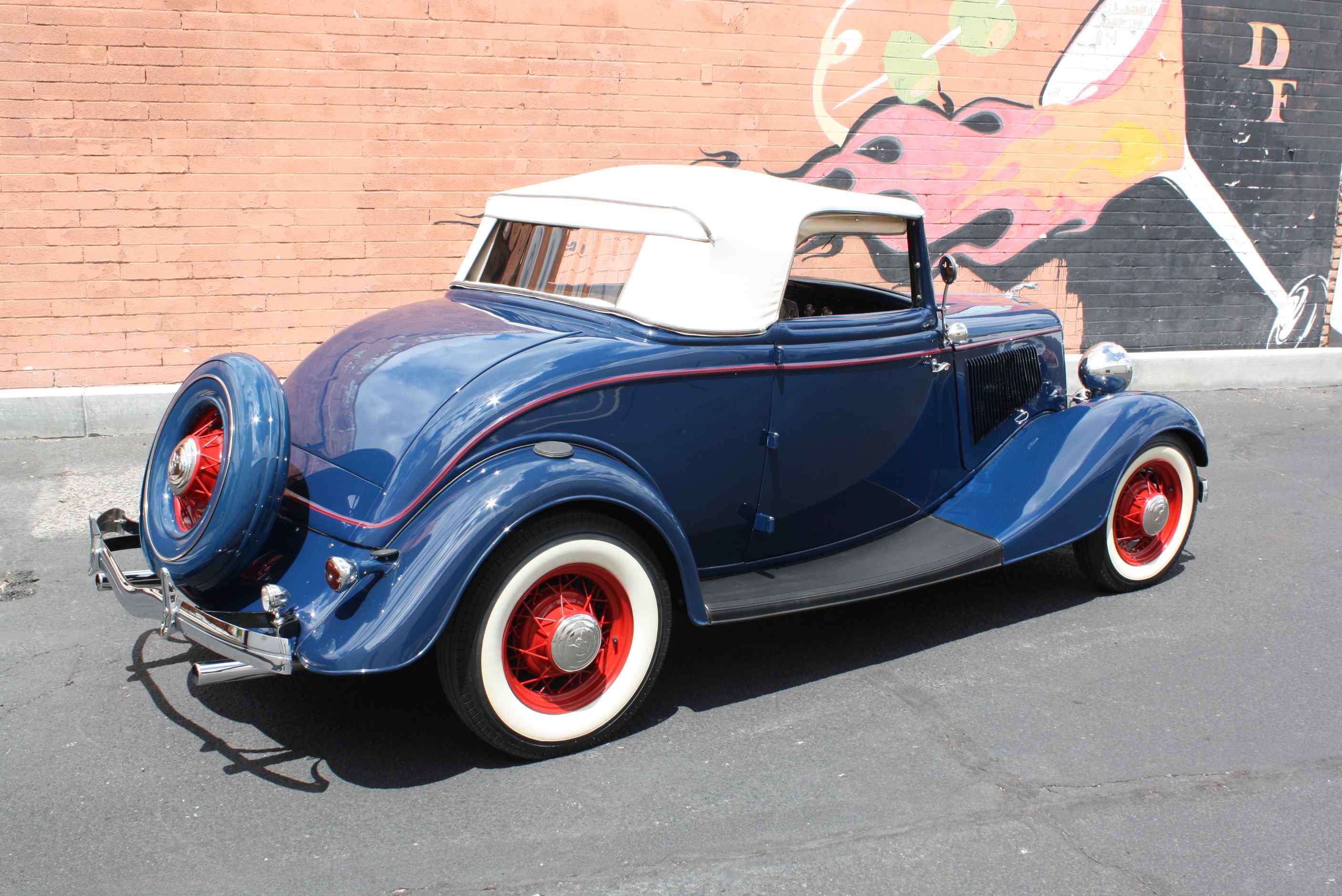 1933 Ford Cabriolet.