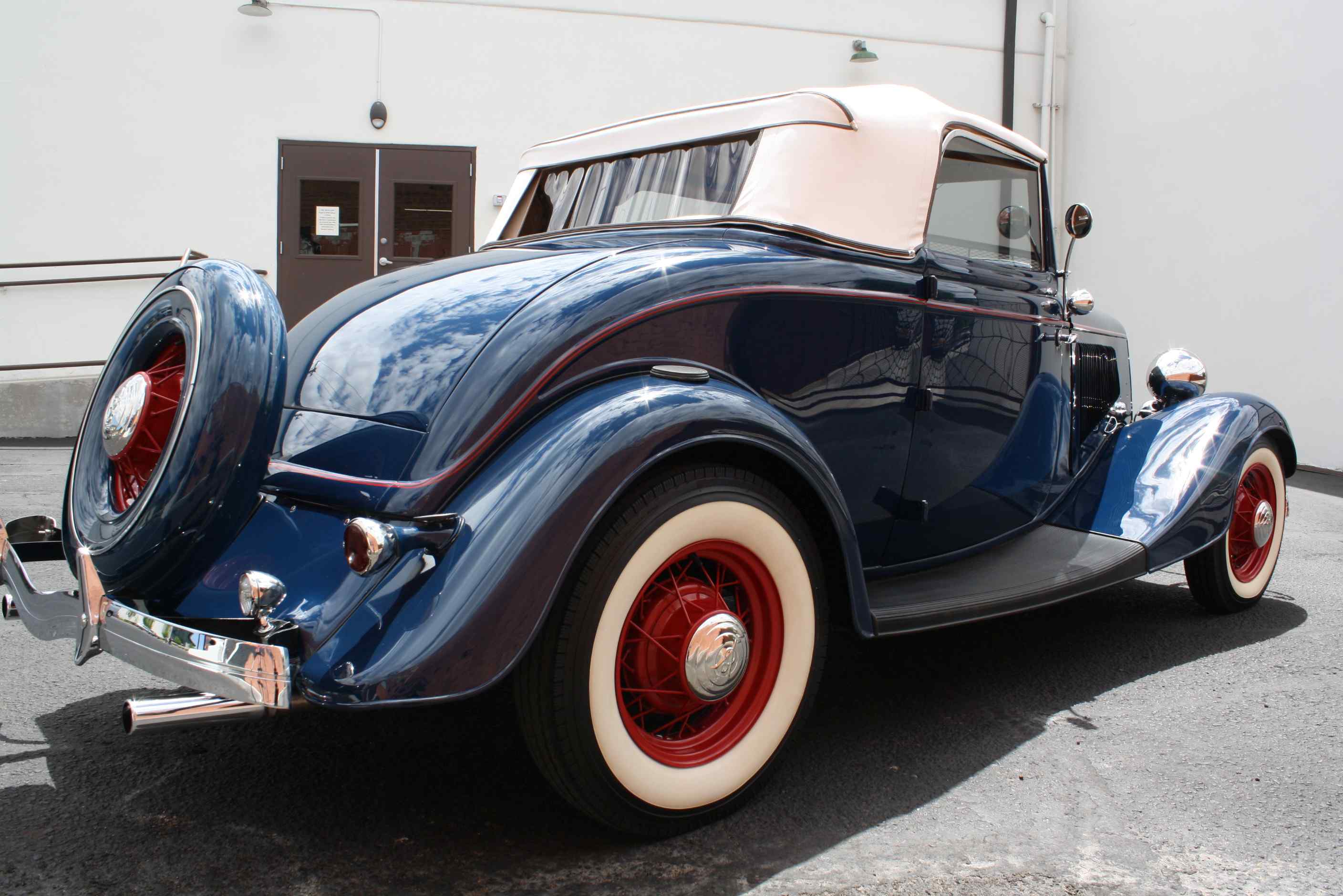 1933 Ford Cabriolet.