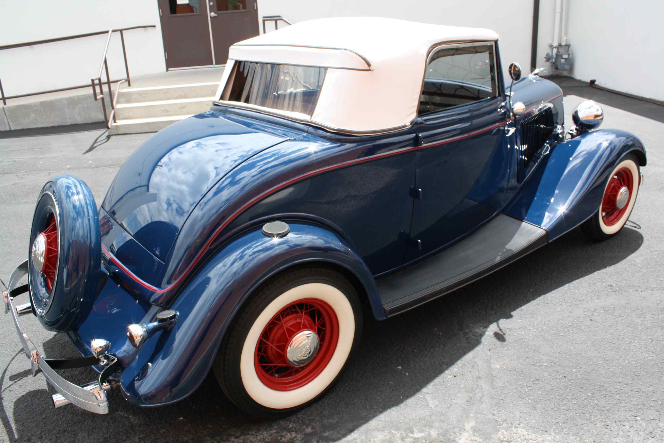 1933 Ford Cabriolet.