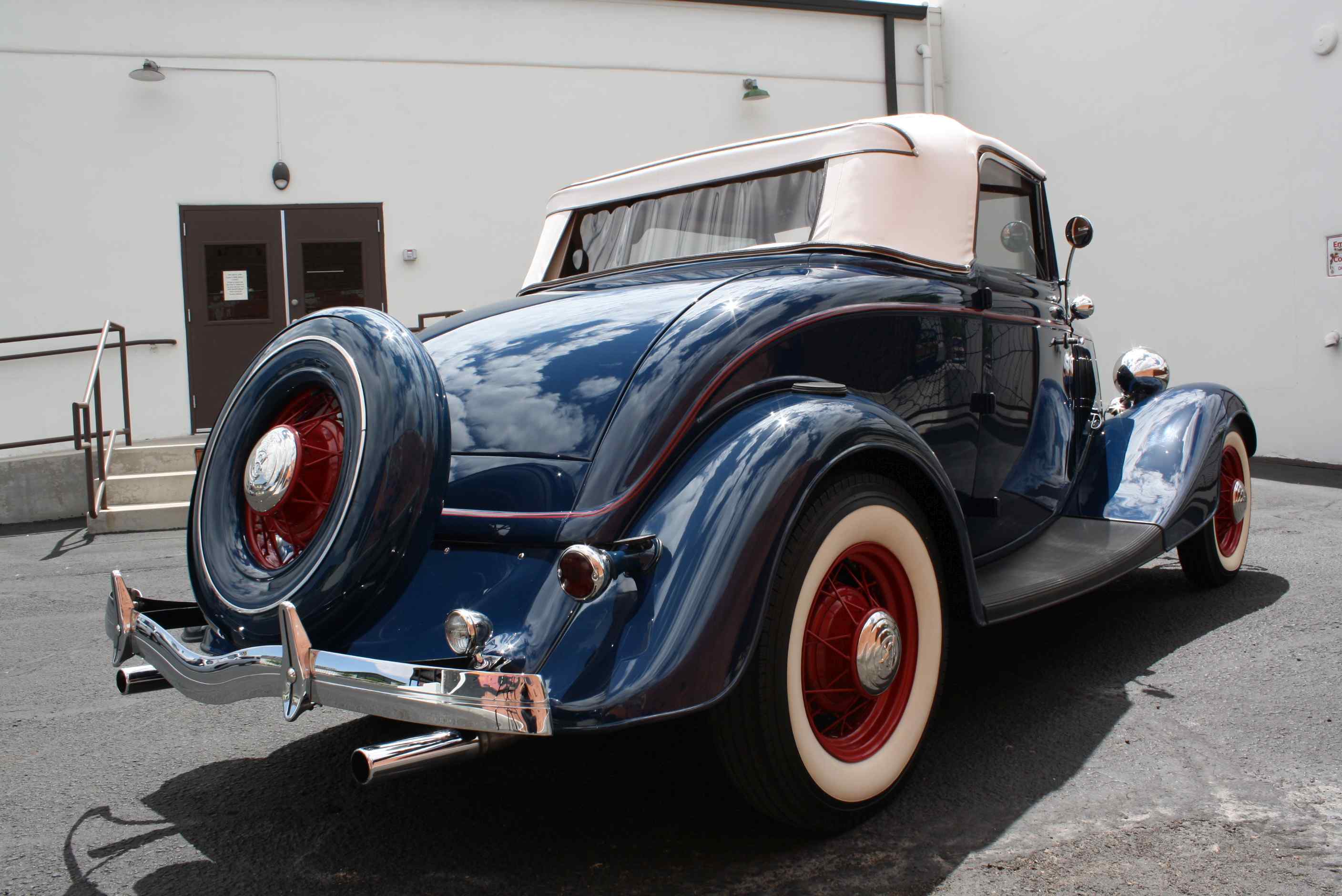 1933 Ford Cabriolet.