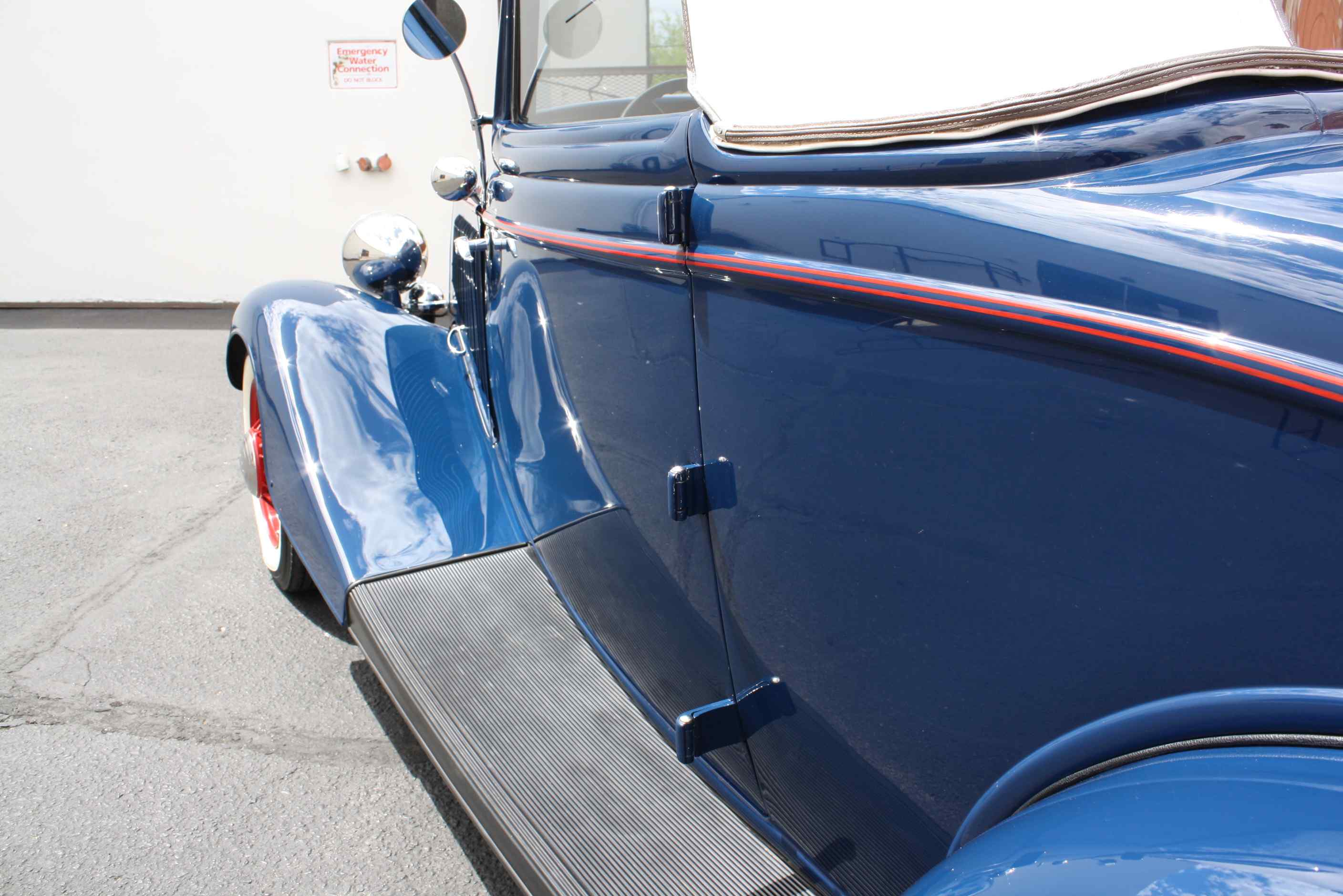 1933 Ford Cabriolet.