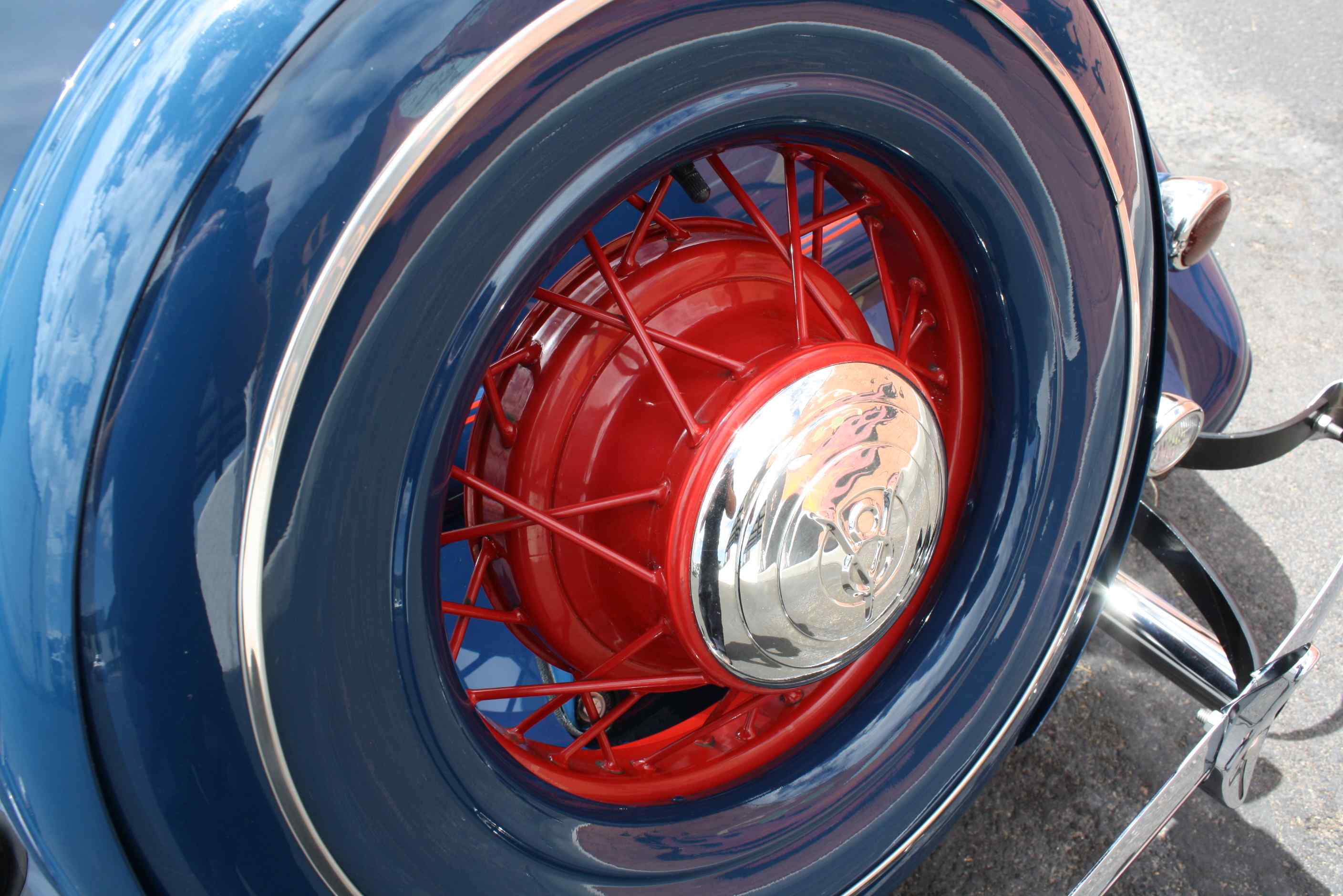 1933 Ford Cabriolet.