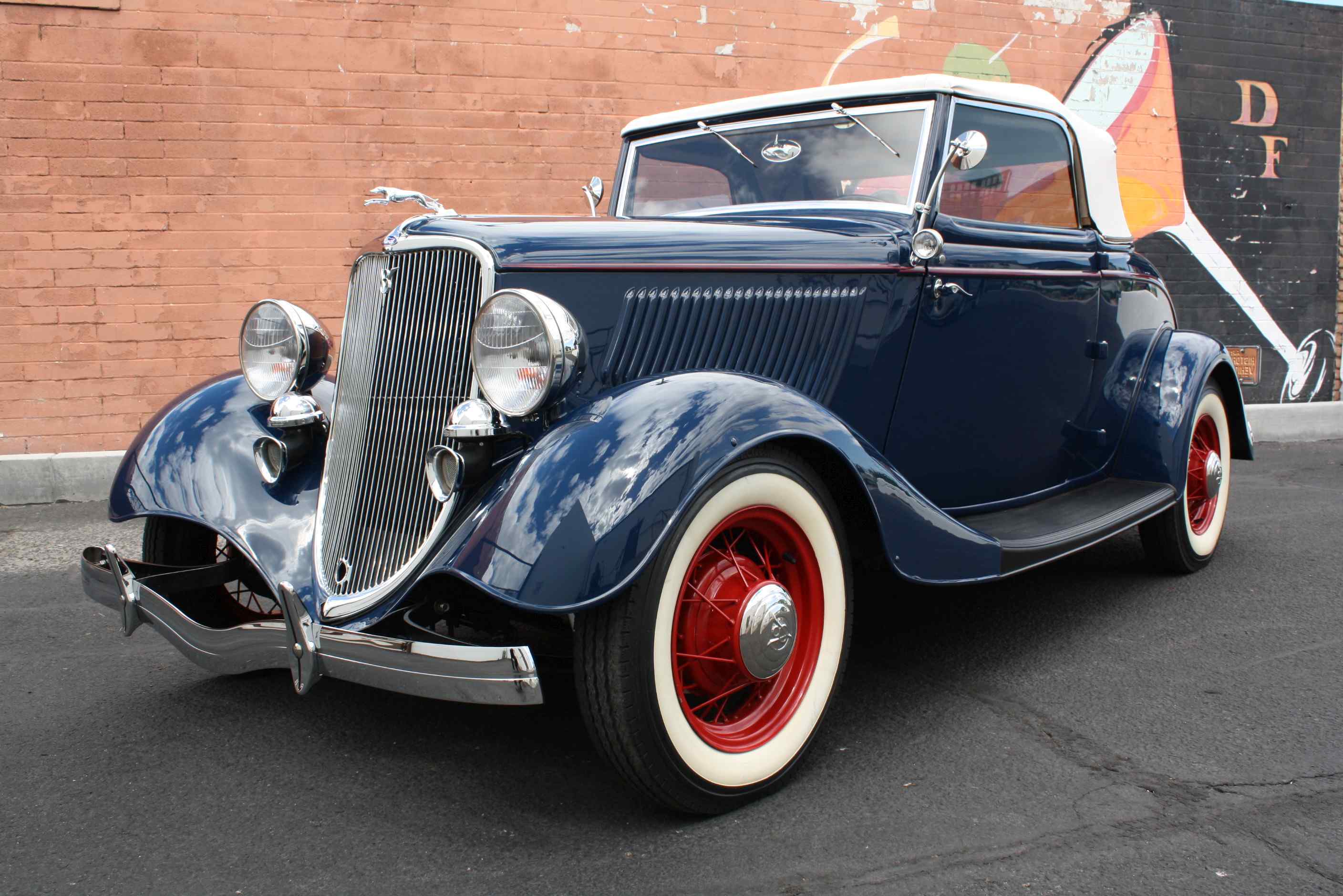 1933 Ford Cabriolet.