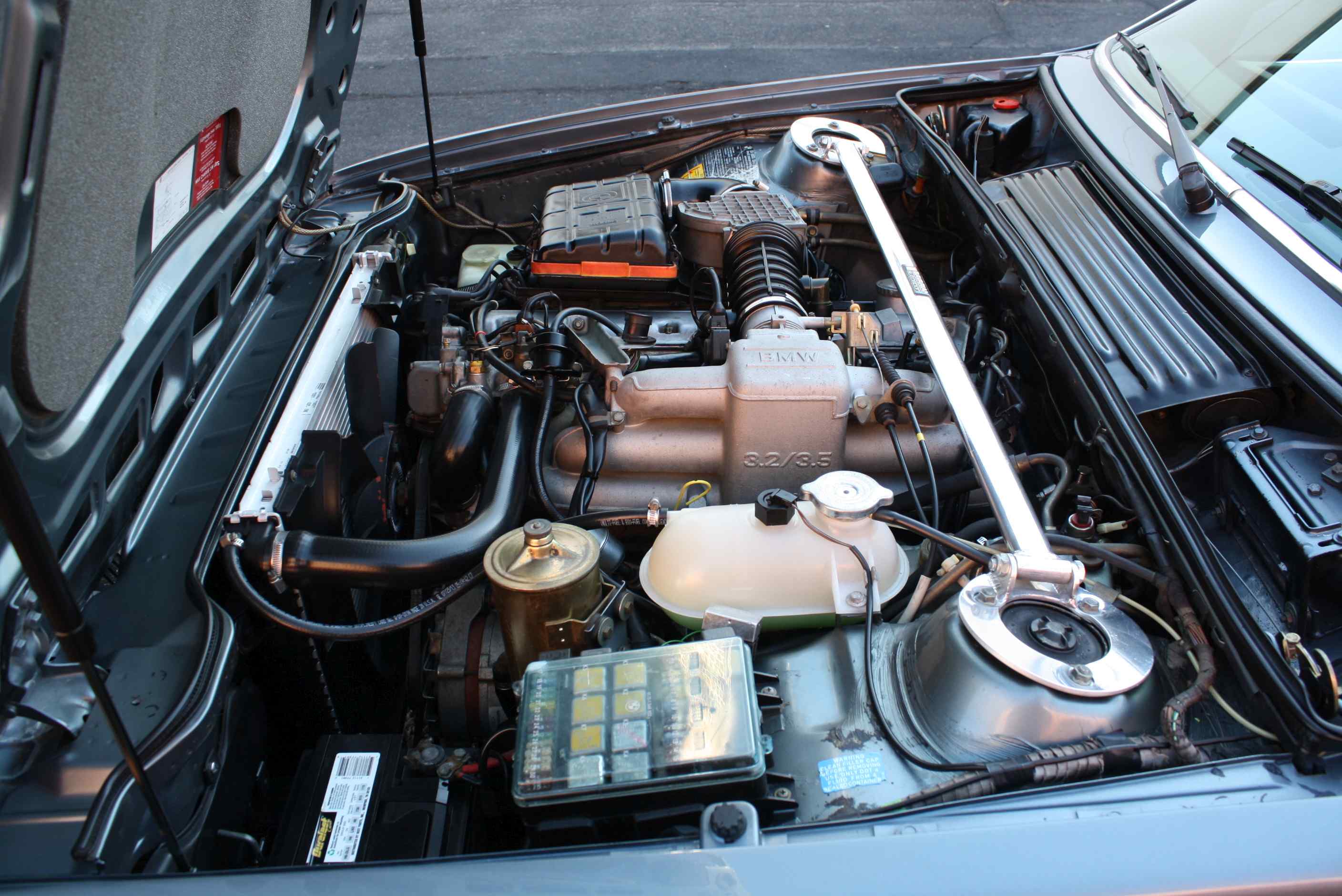 1984 633CSi
