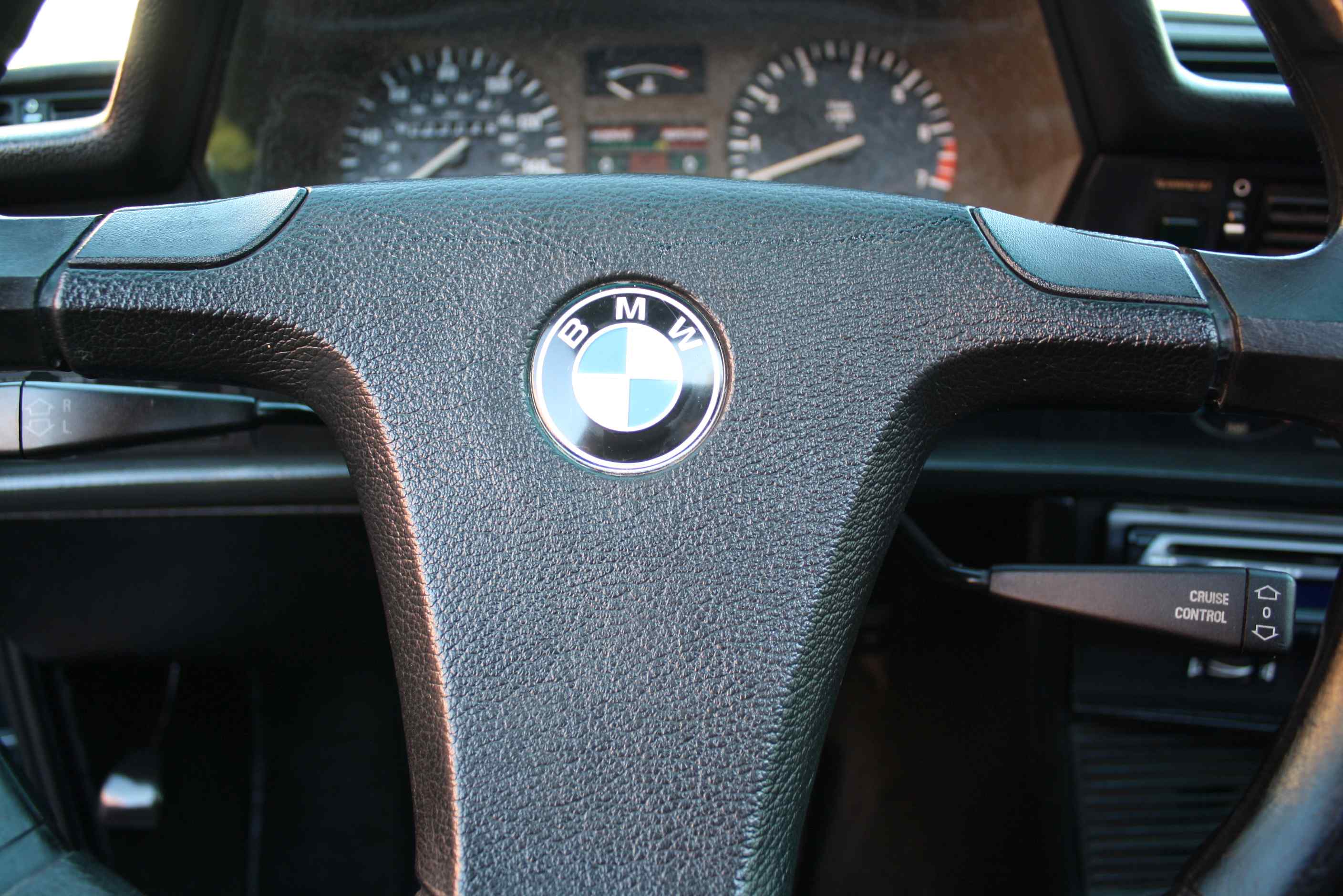 1984 633CSi