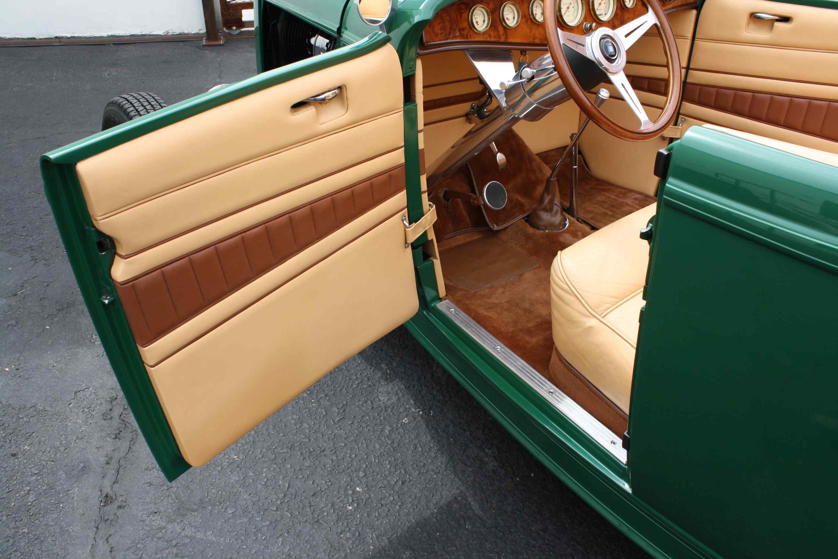 1932 Ford Roadster.
