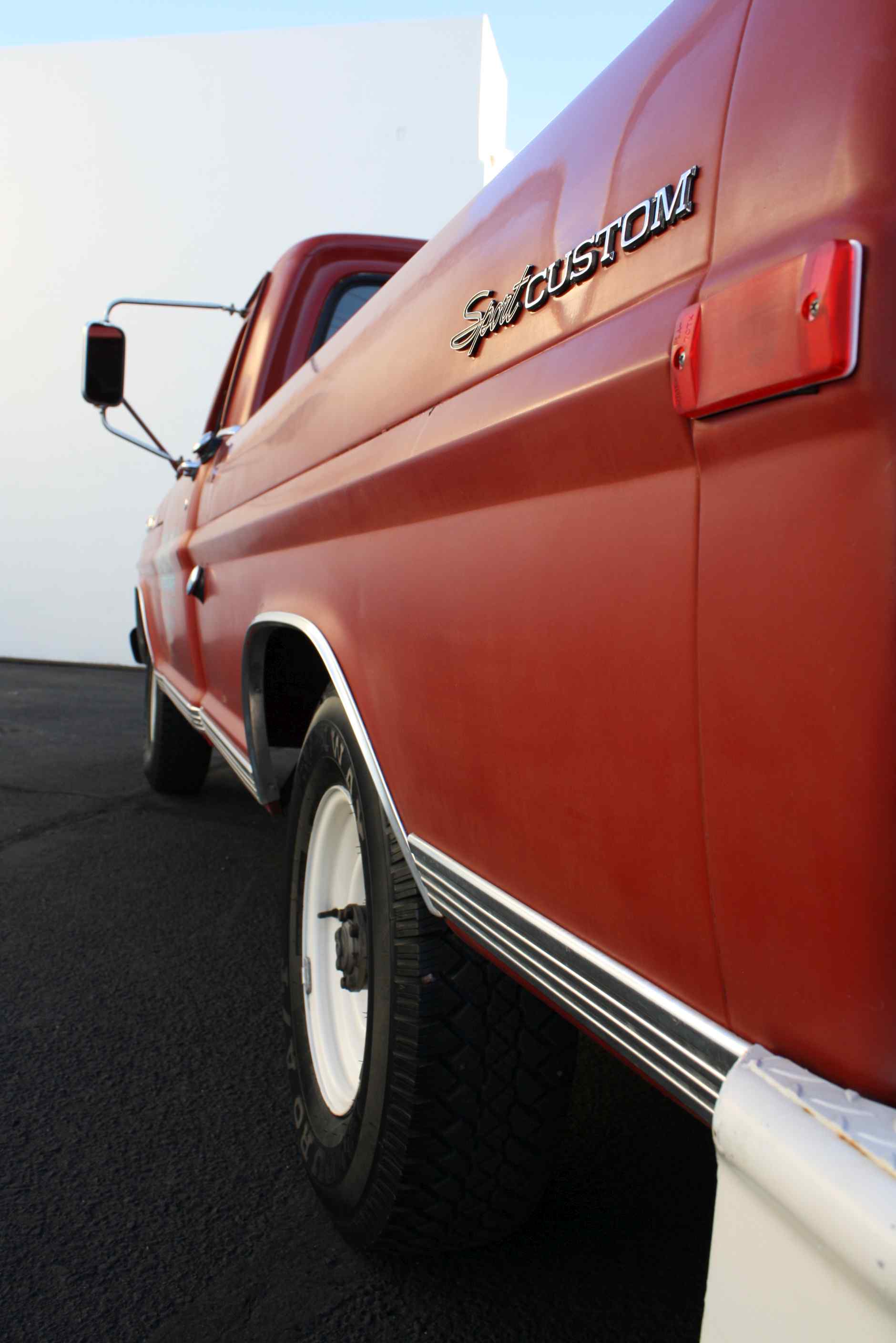 1972 Ford Sports Custom Cab 3/4 ton pickup