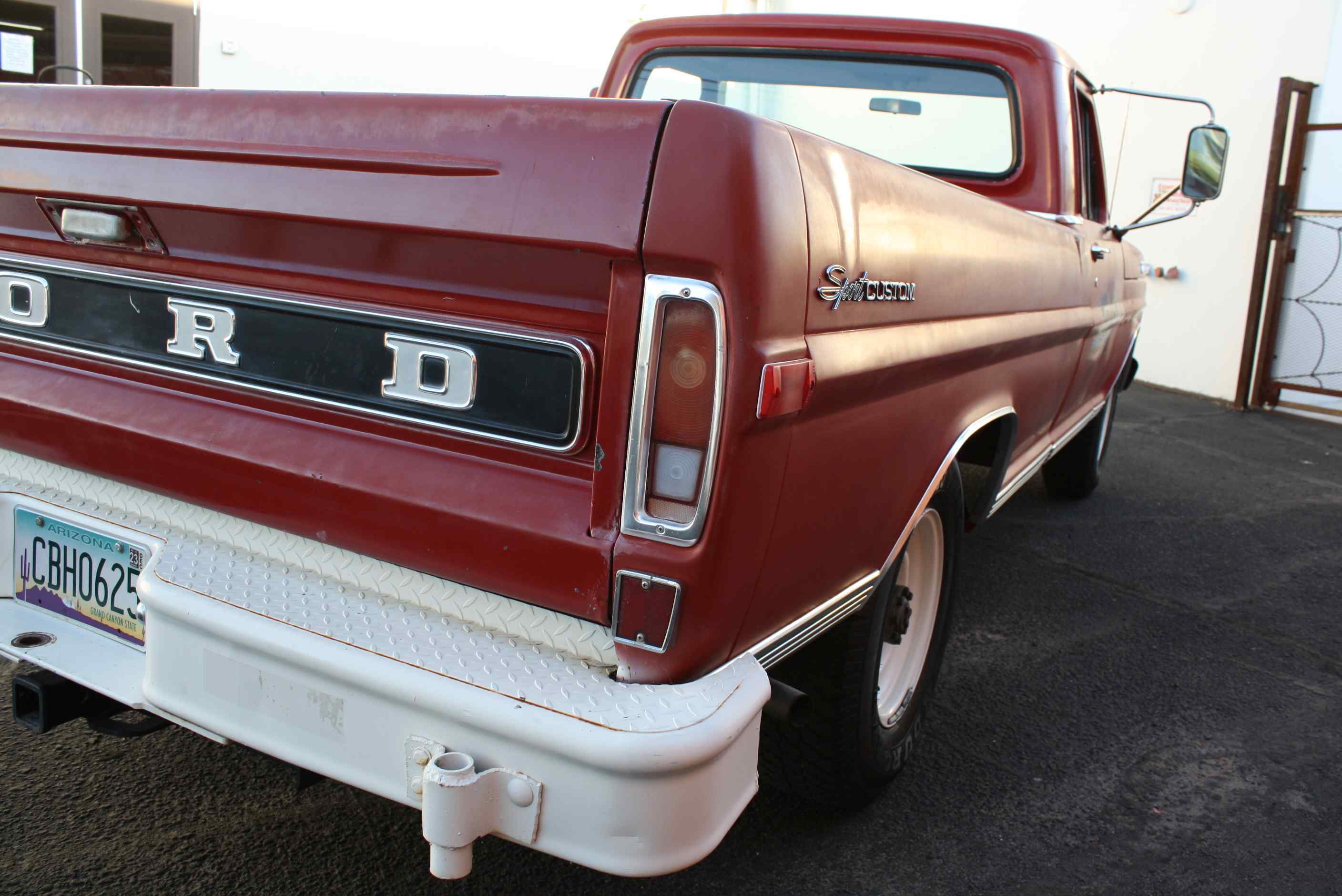 1972 Ford Sports Custom Cab 3/4 ton pickup