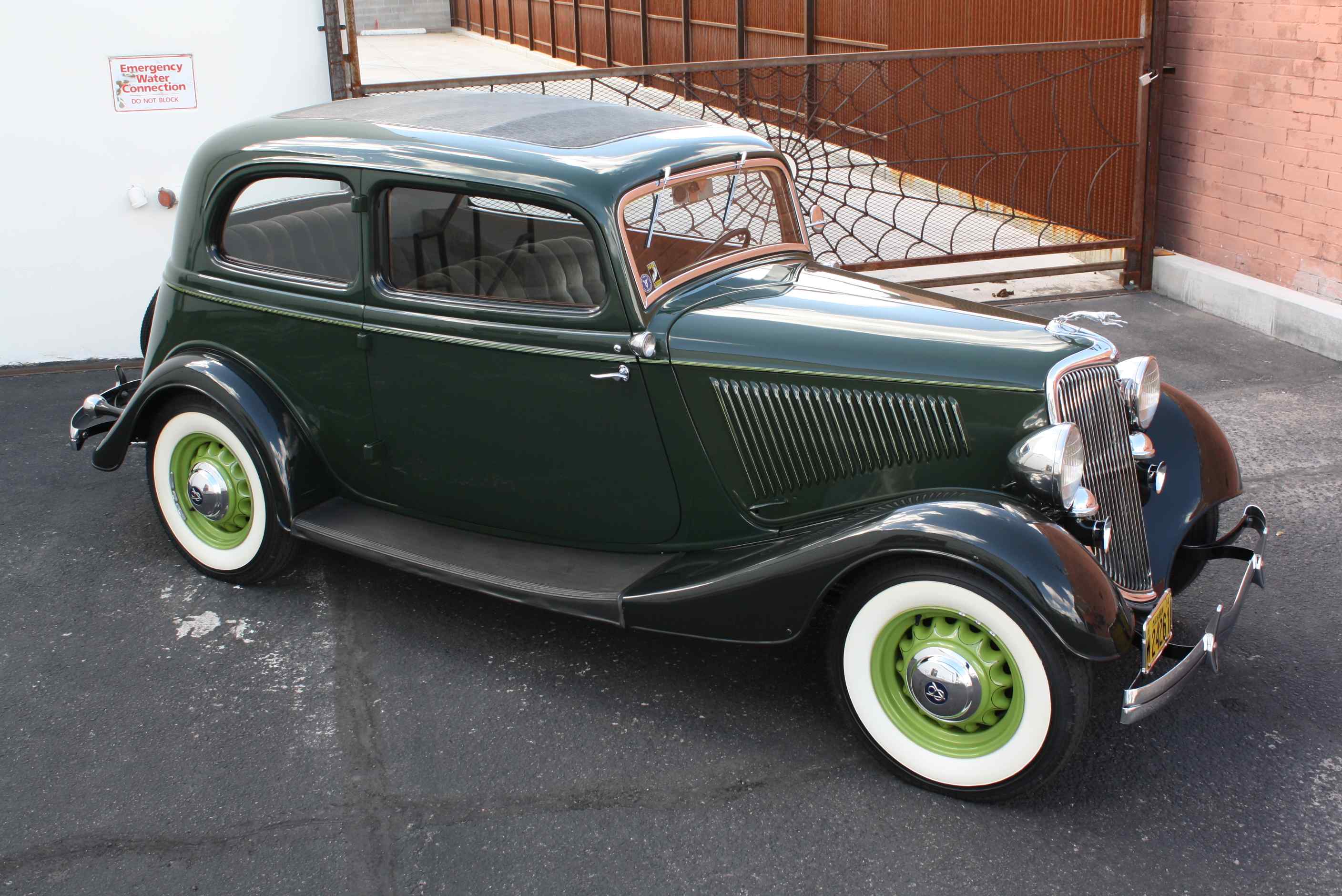 1934 Ford Deluxe Victoria