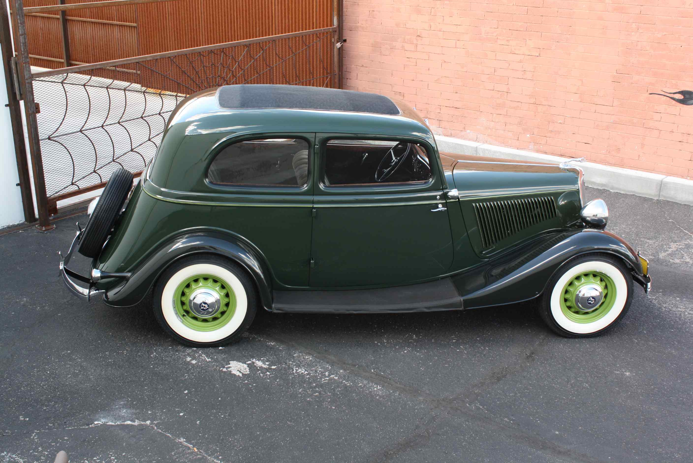 1934 Ford Deluxe Victoria