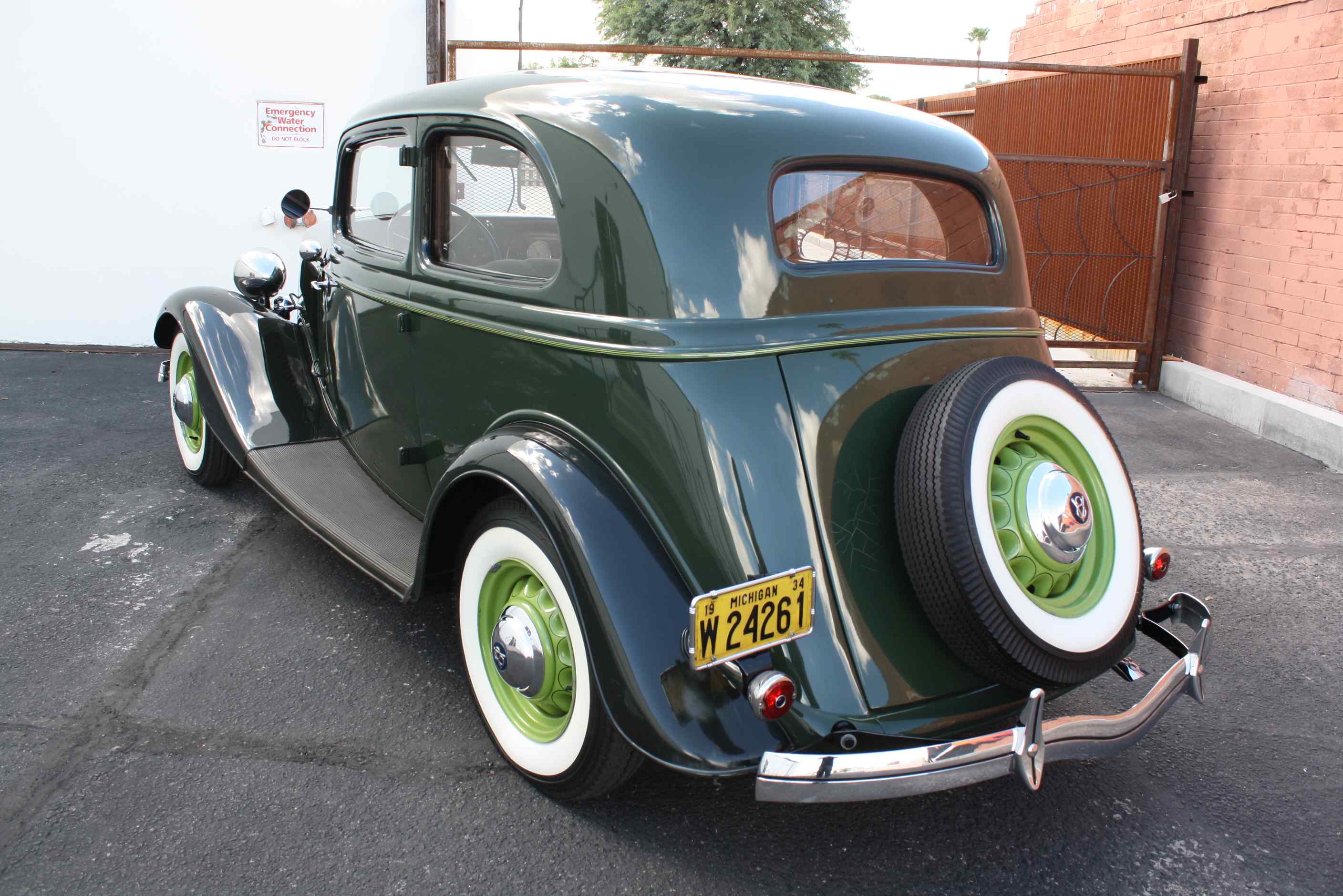 1934 Ford Deluxe Victoria